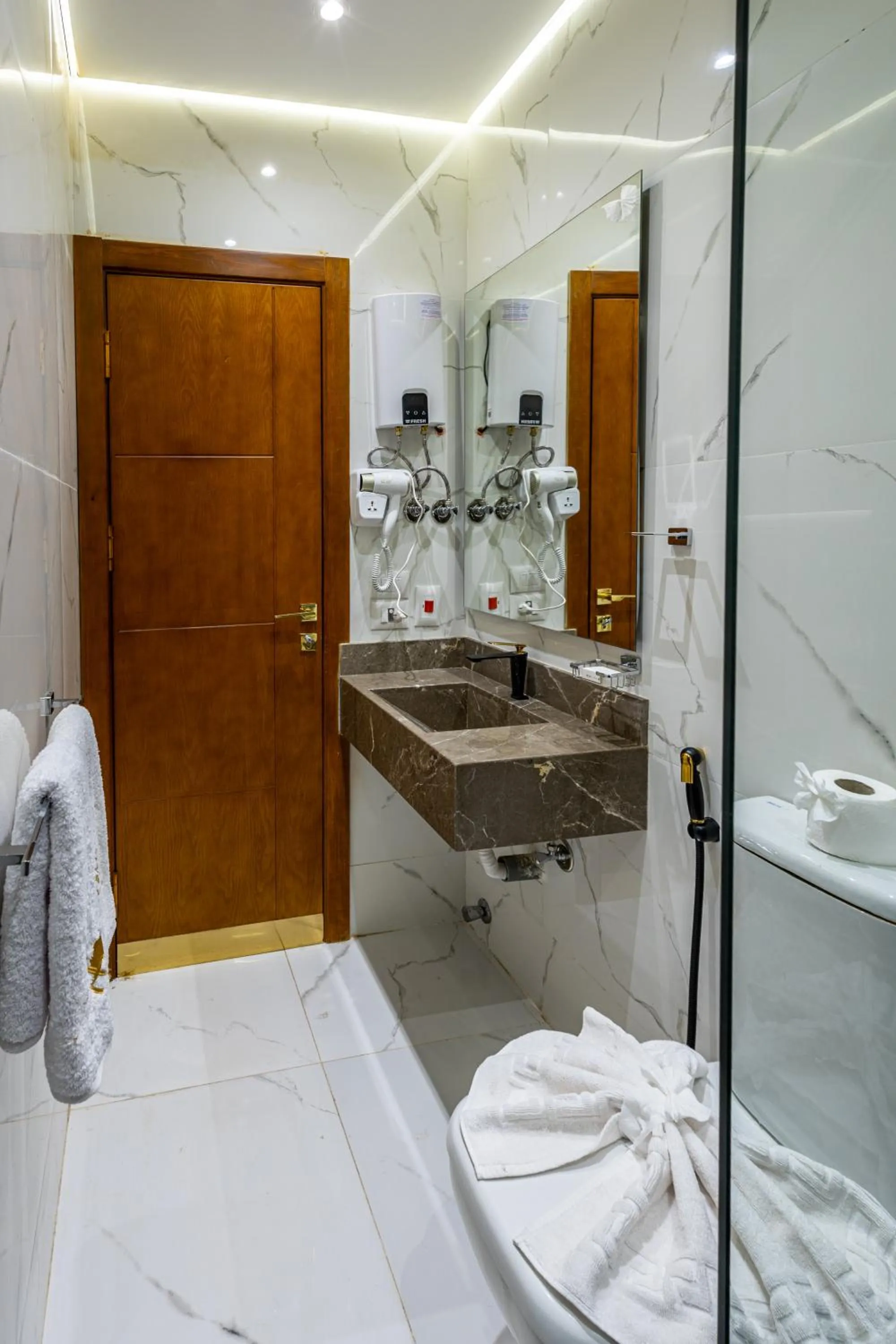 Bathroom in Pyramids sunrise inn