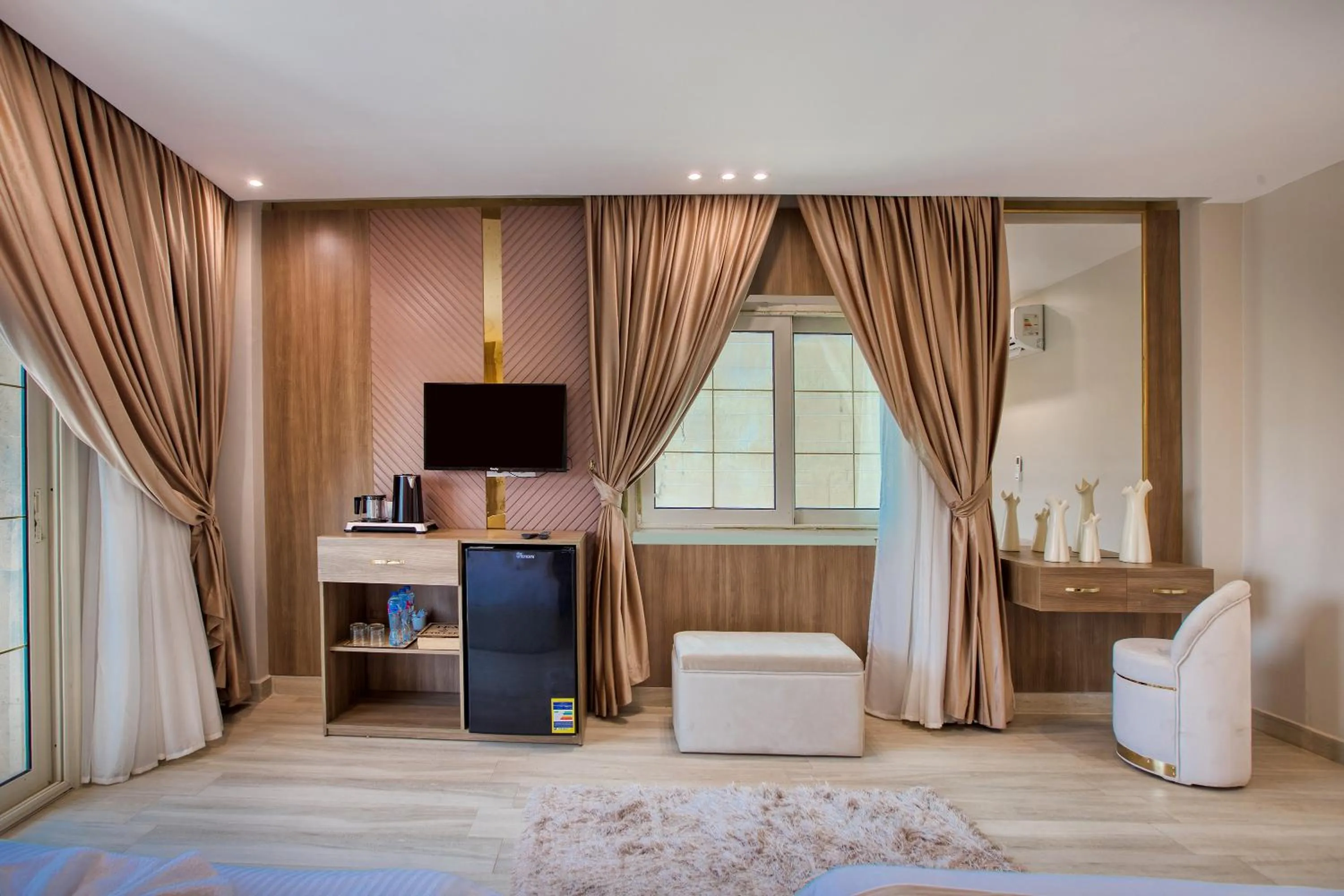 TV and multimedia, Bed in Pyramids sunrise inn