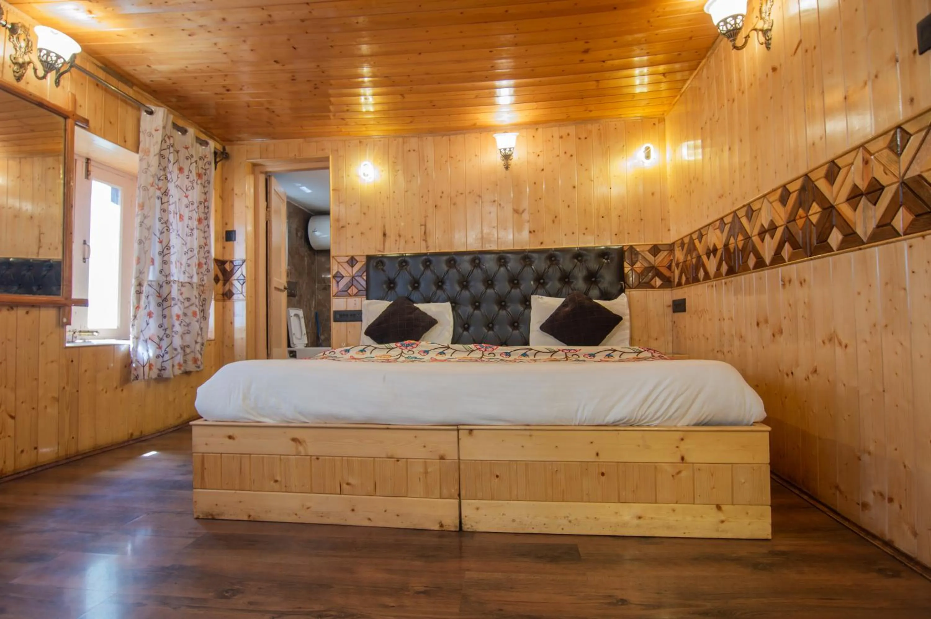 Bedroom, Bed in Kashmir house pahalgam