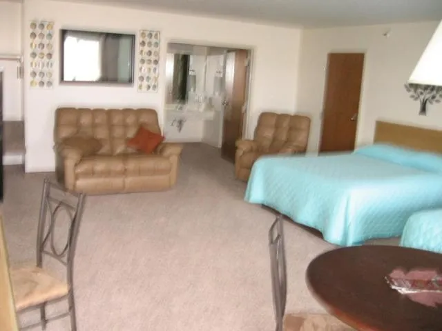 Living room in Little Bear Motel