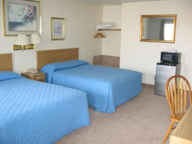 Bedroom, Bed in Little Bear Motel