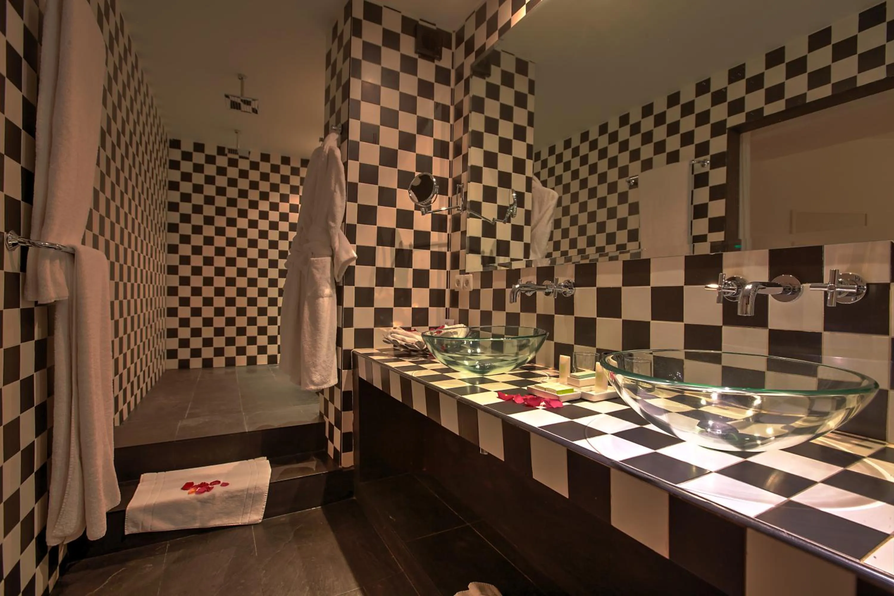 Shower in Le BAB HOTEL, Boutique Hôtel & SPA