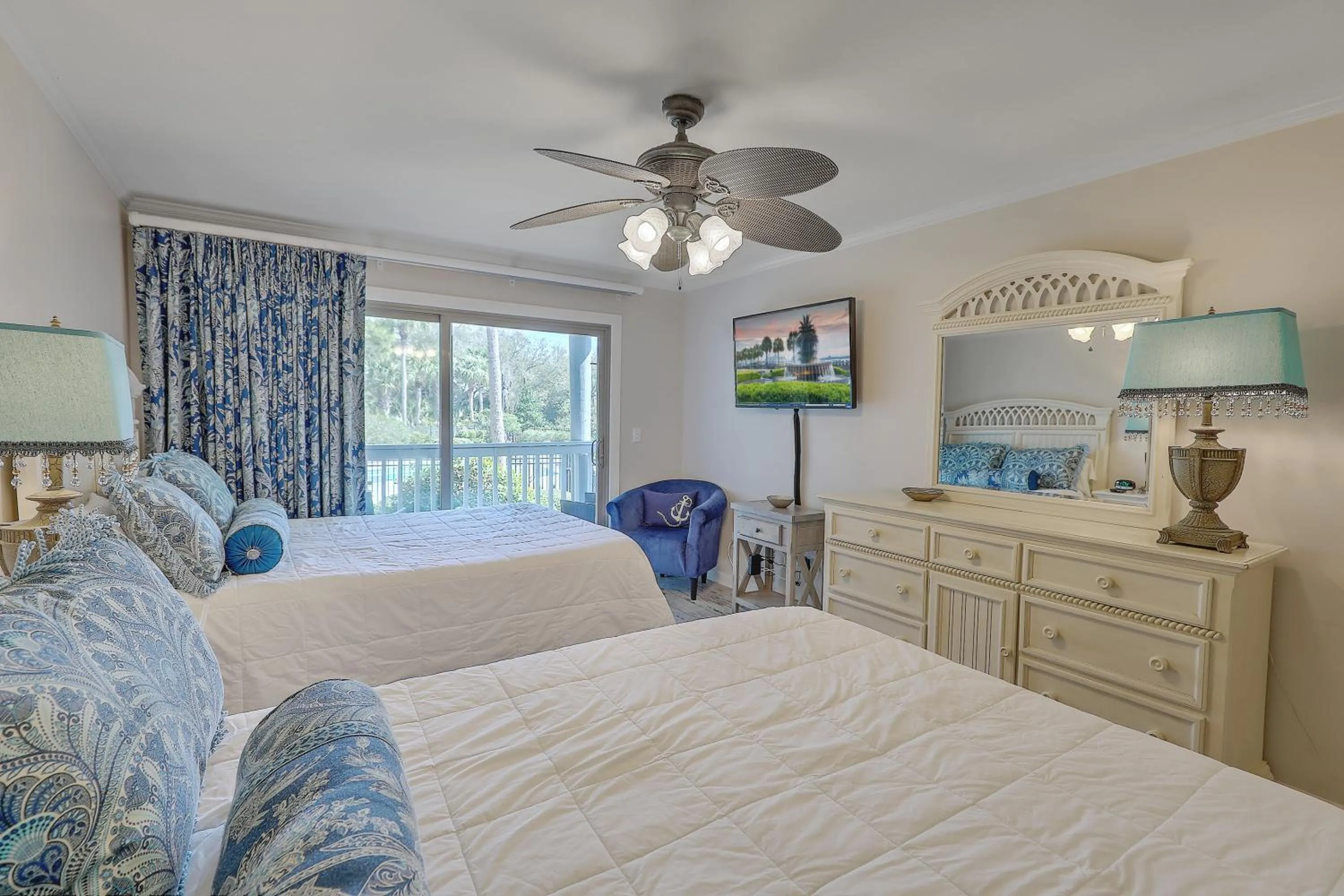 Bed in Lagoon Villa 9 - Superb Villa by Pool! Short Walk to Beach