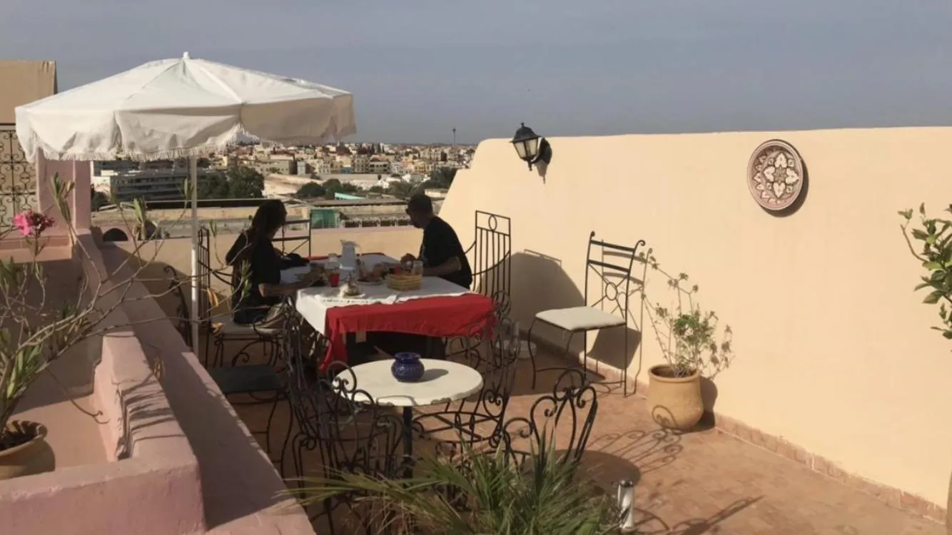 Restaurant/places to eat in Riad Felloussia