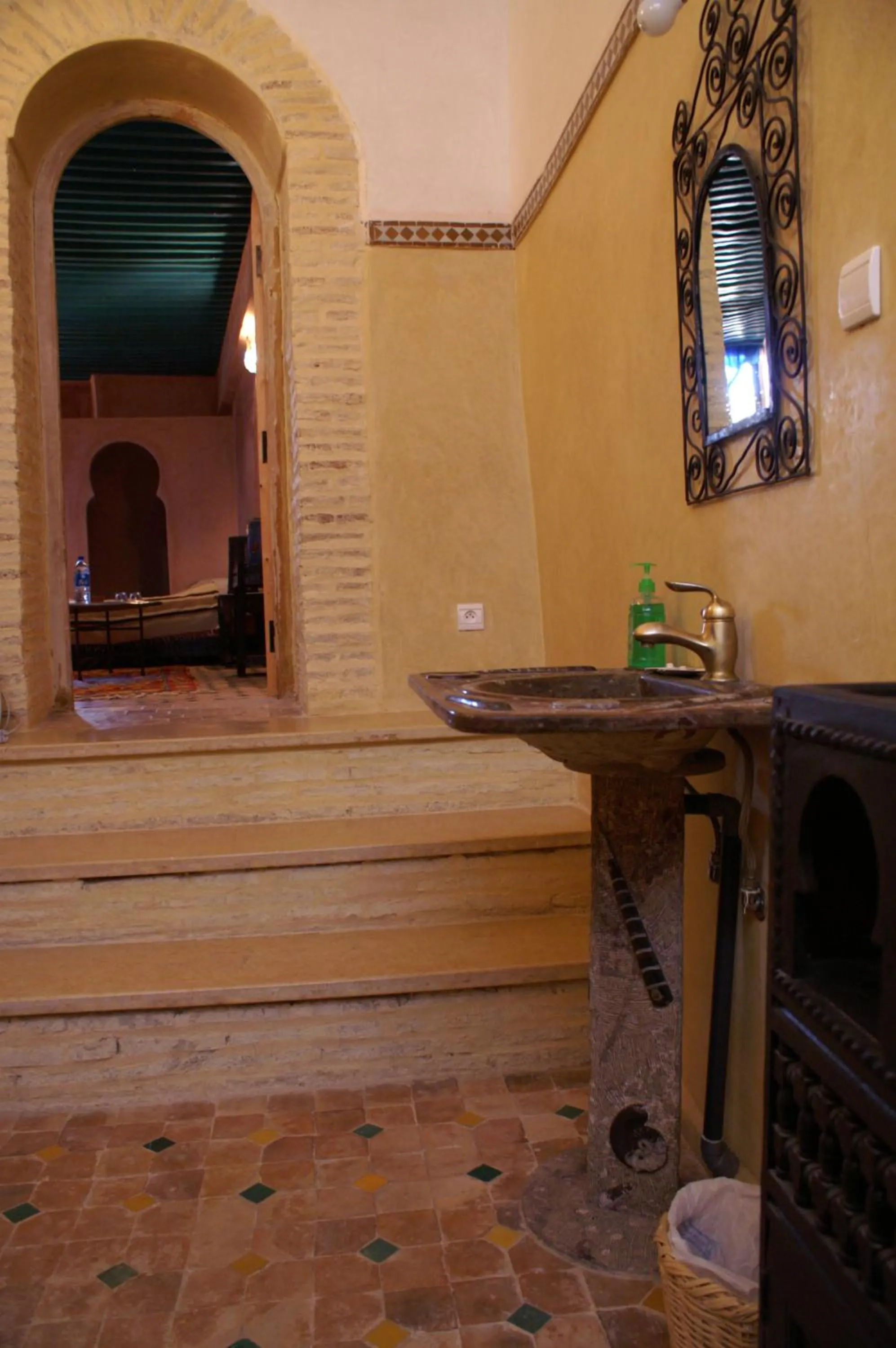 Bathroom in Riad Felloussia