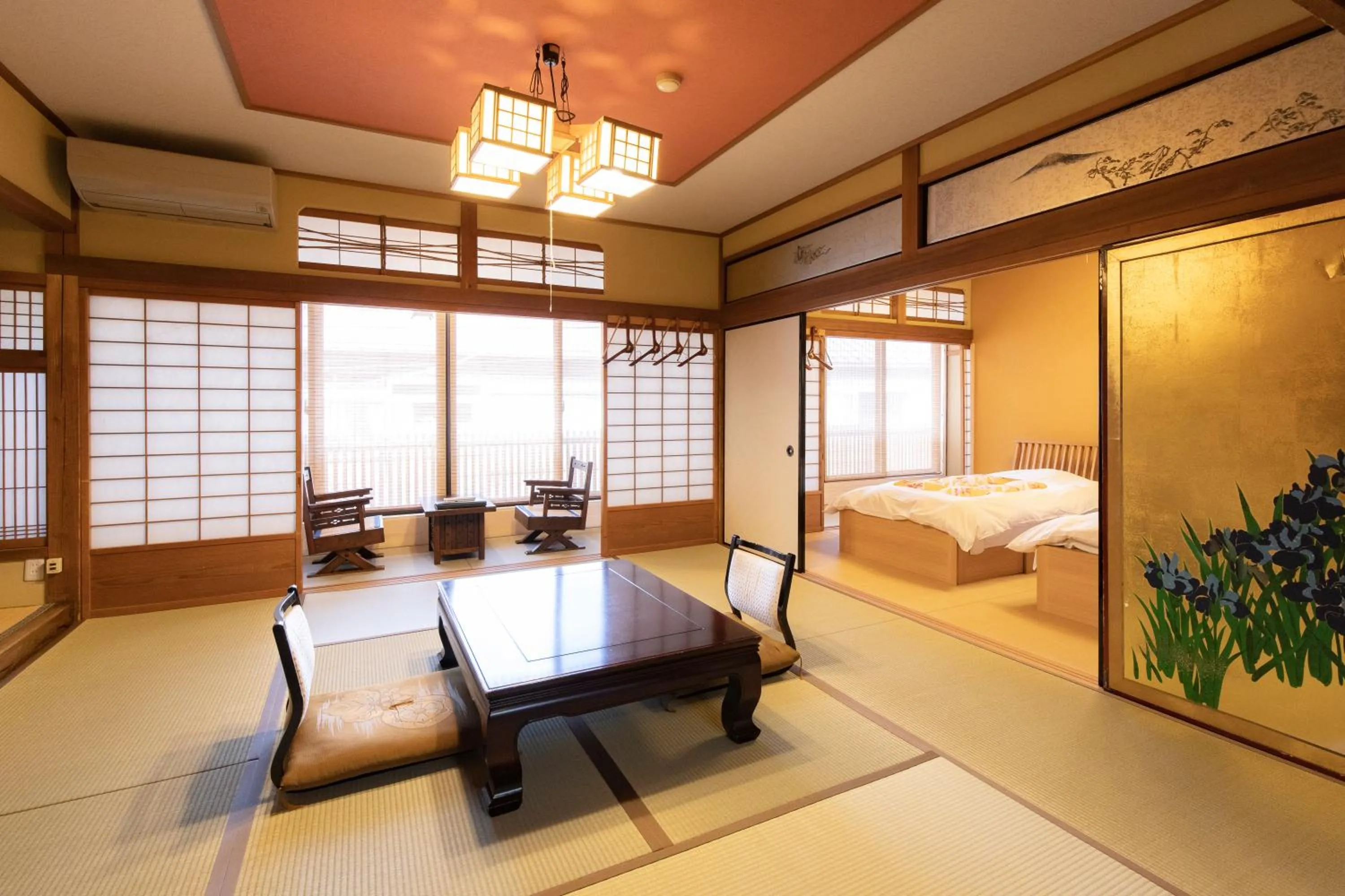 Photo of the whole room, Bed in Kadojin