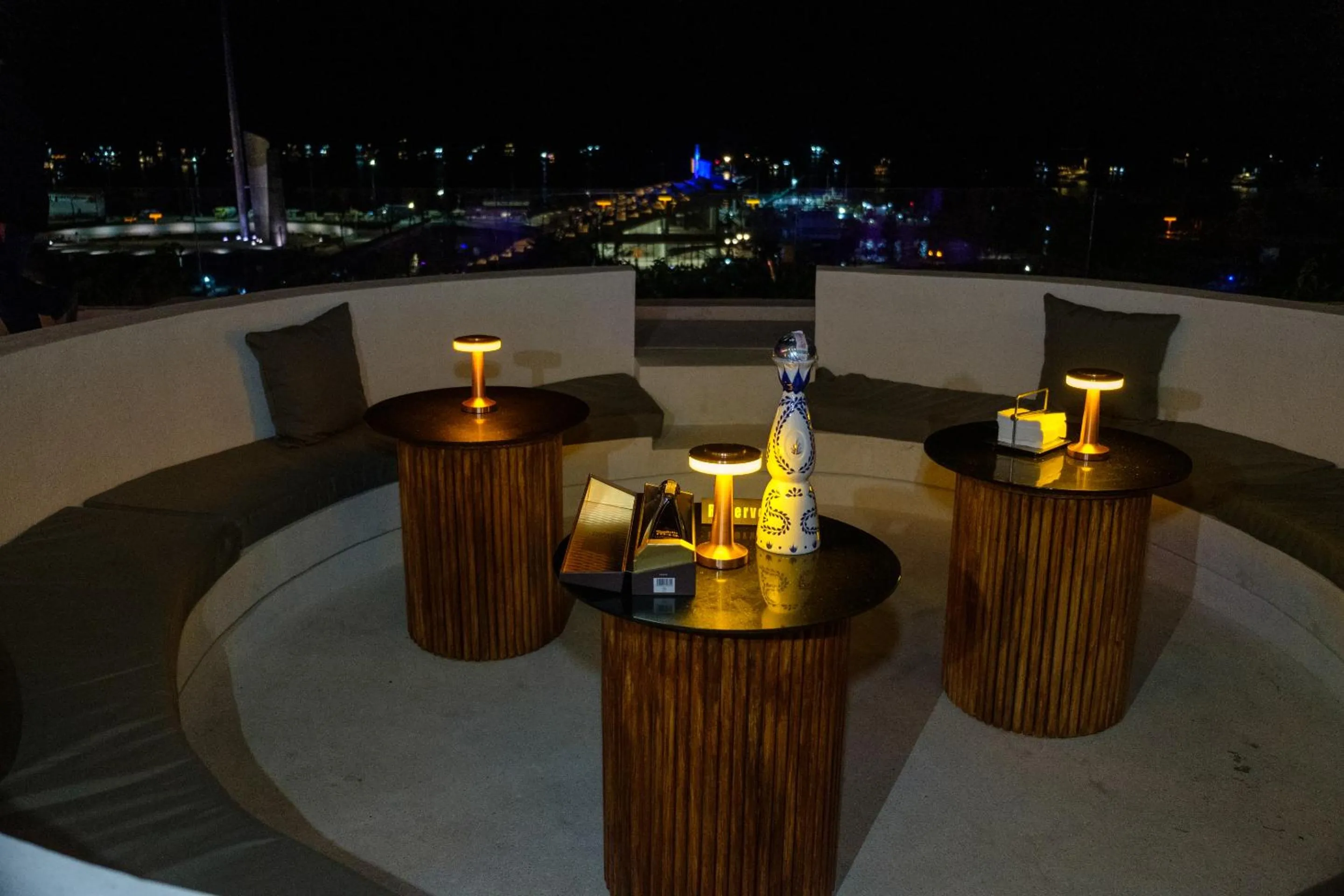 Lounge or bar in DEJAVU 2.0 HOTEL BAJO KOMODO