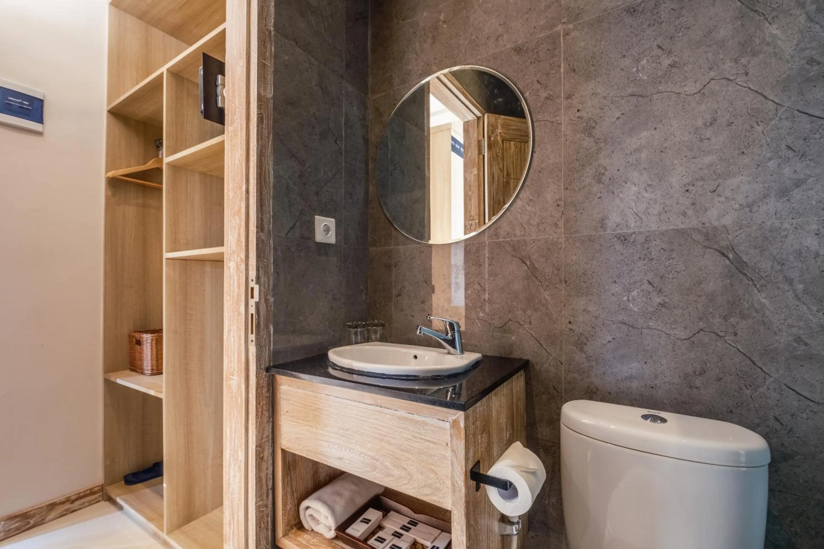 Bathroom in DEJAVU 2.0 HOTEL BAJO KOMODO