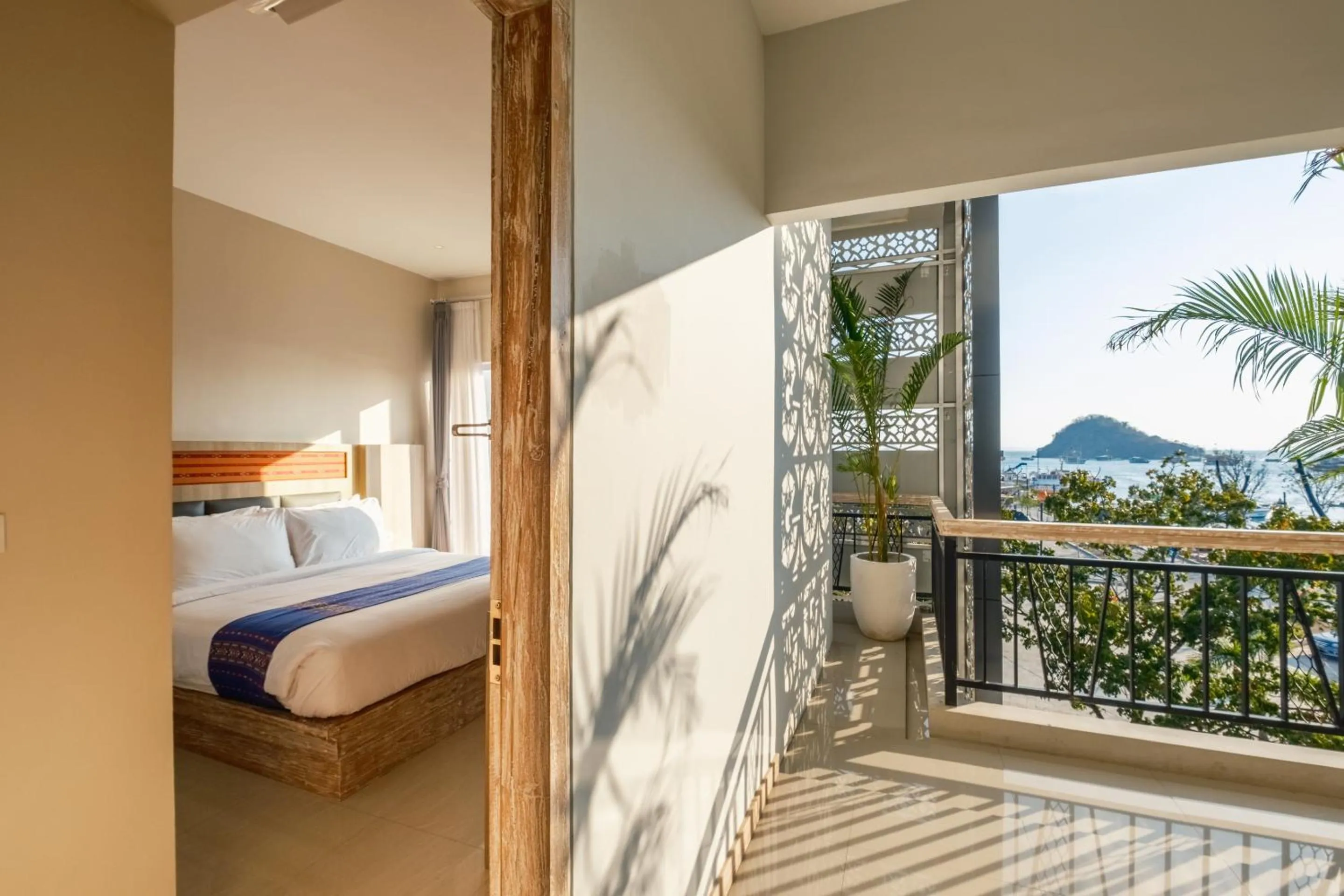 View (from property/room), Bed in DEJAVU 2.0 HOTEL BAJO KOMODO