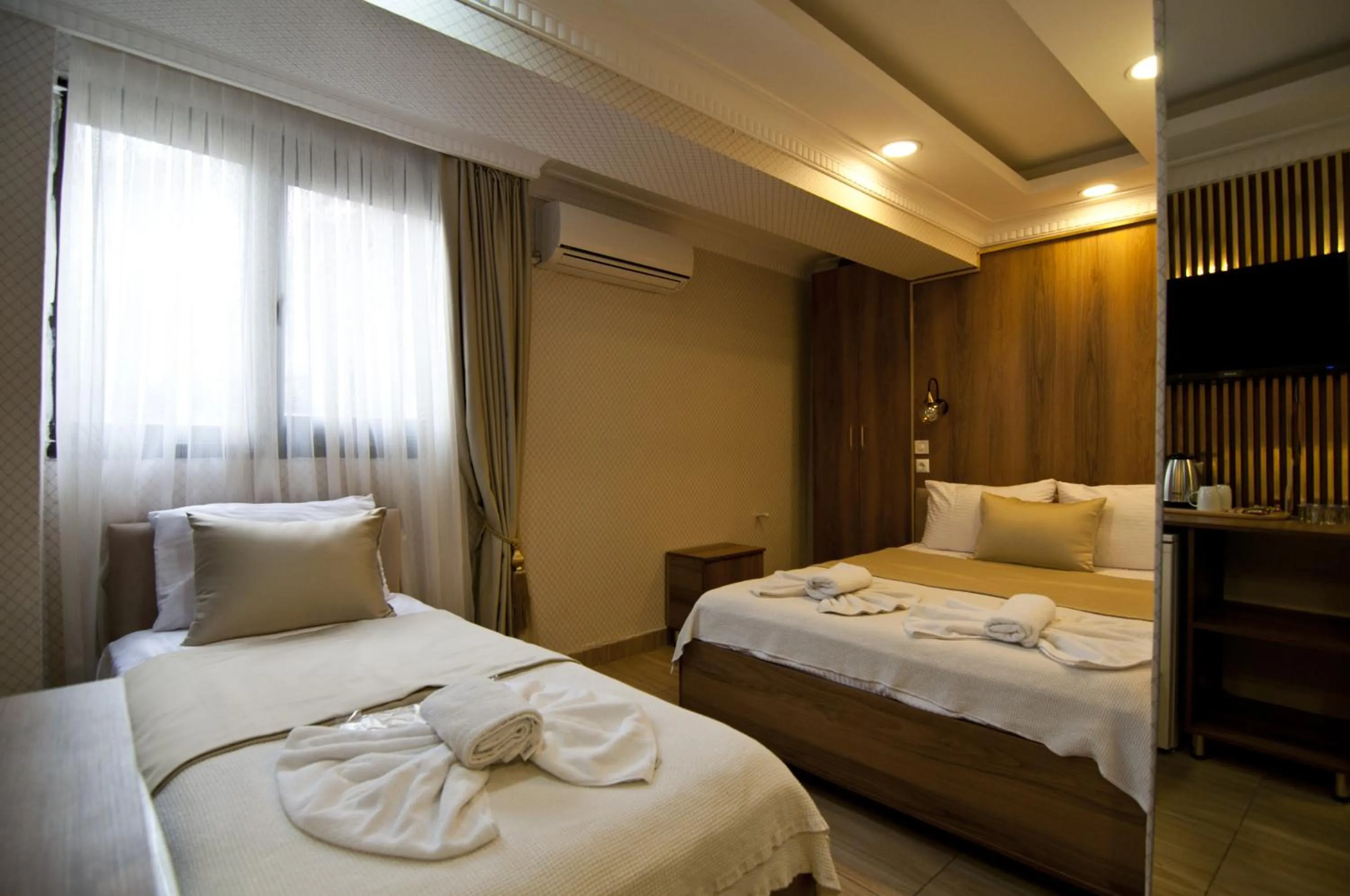 Shower, Bed in IMMORTELLE HOTEL