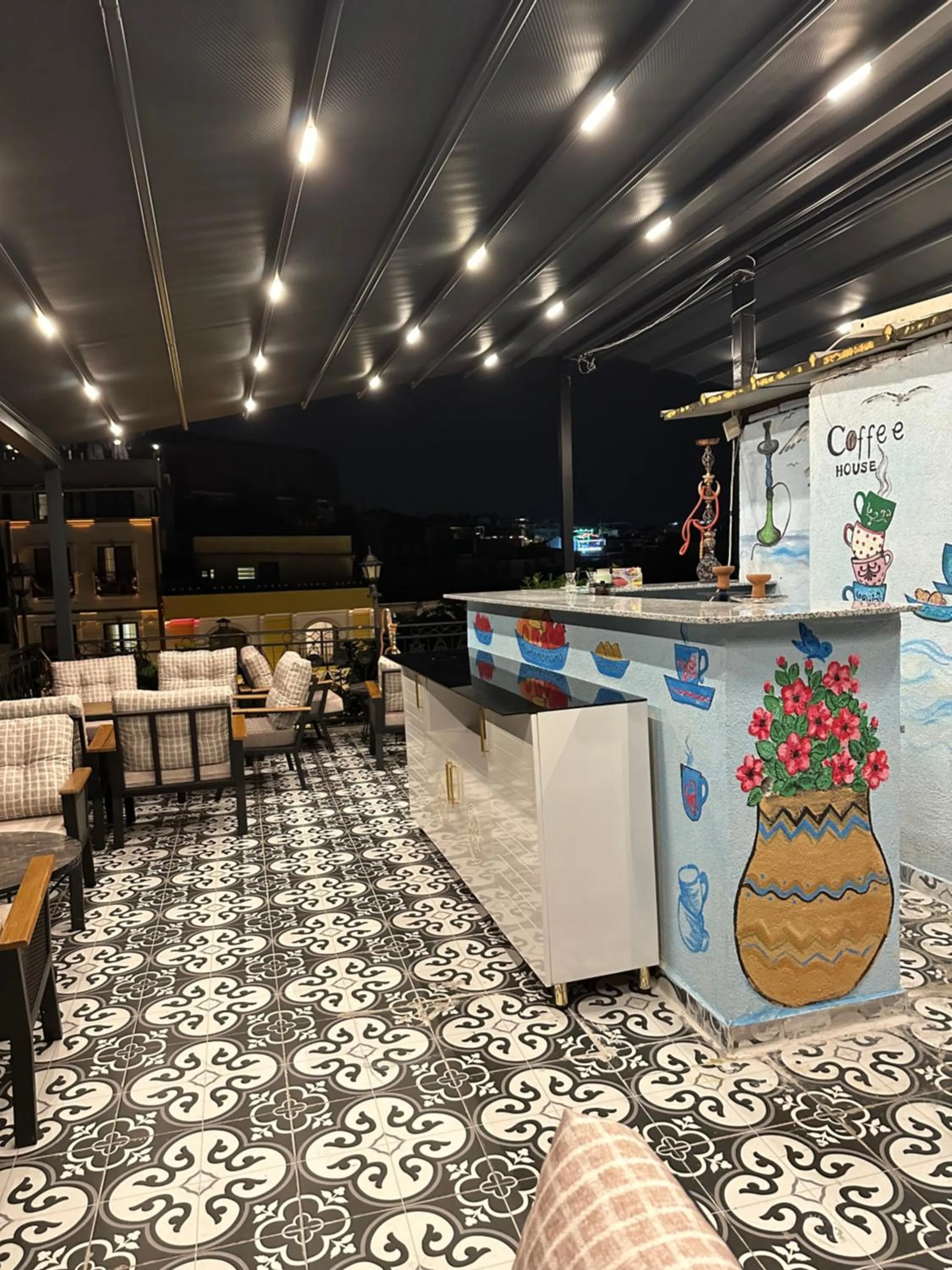 Restaurant/places to eat in IMMORTELLE HOTEL