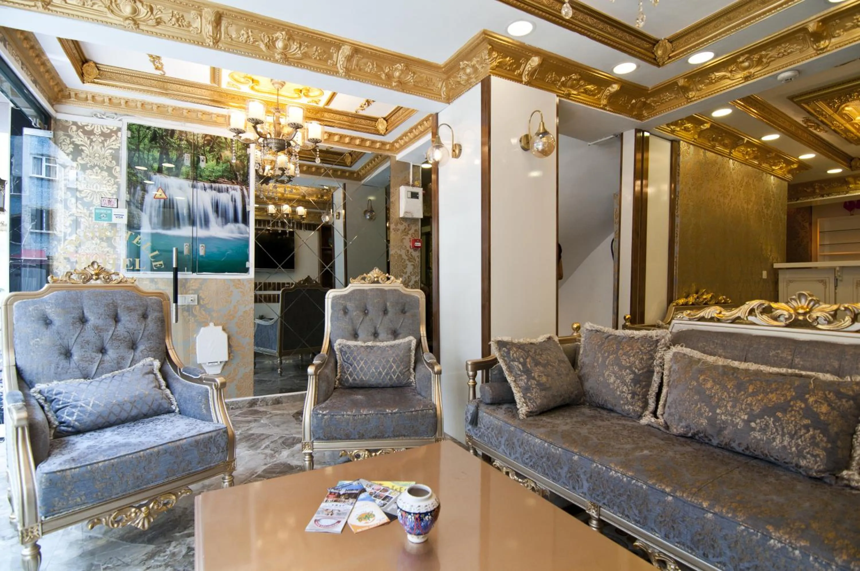 TV and multimedia in IMMORTELLE HOTEL