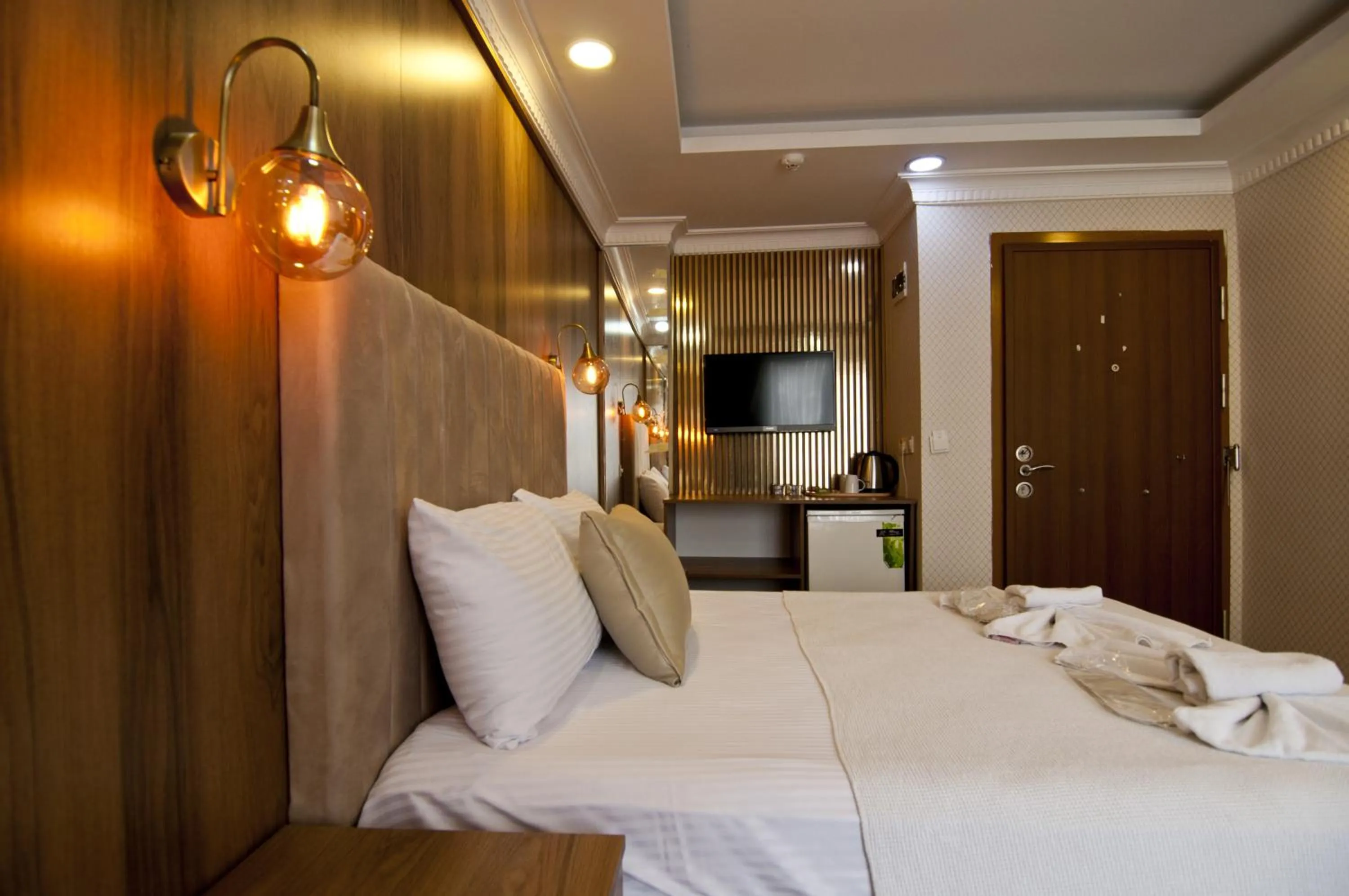 Shower, Bed in IMMORTELLE HOTEL