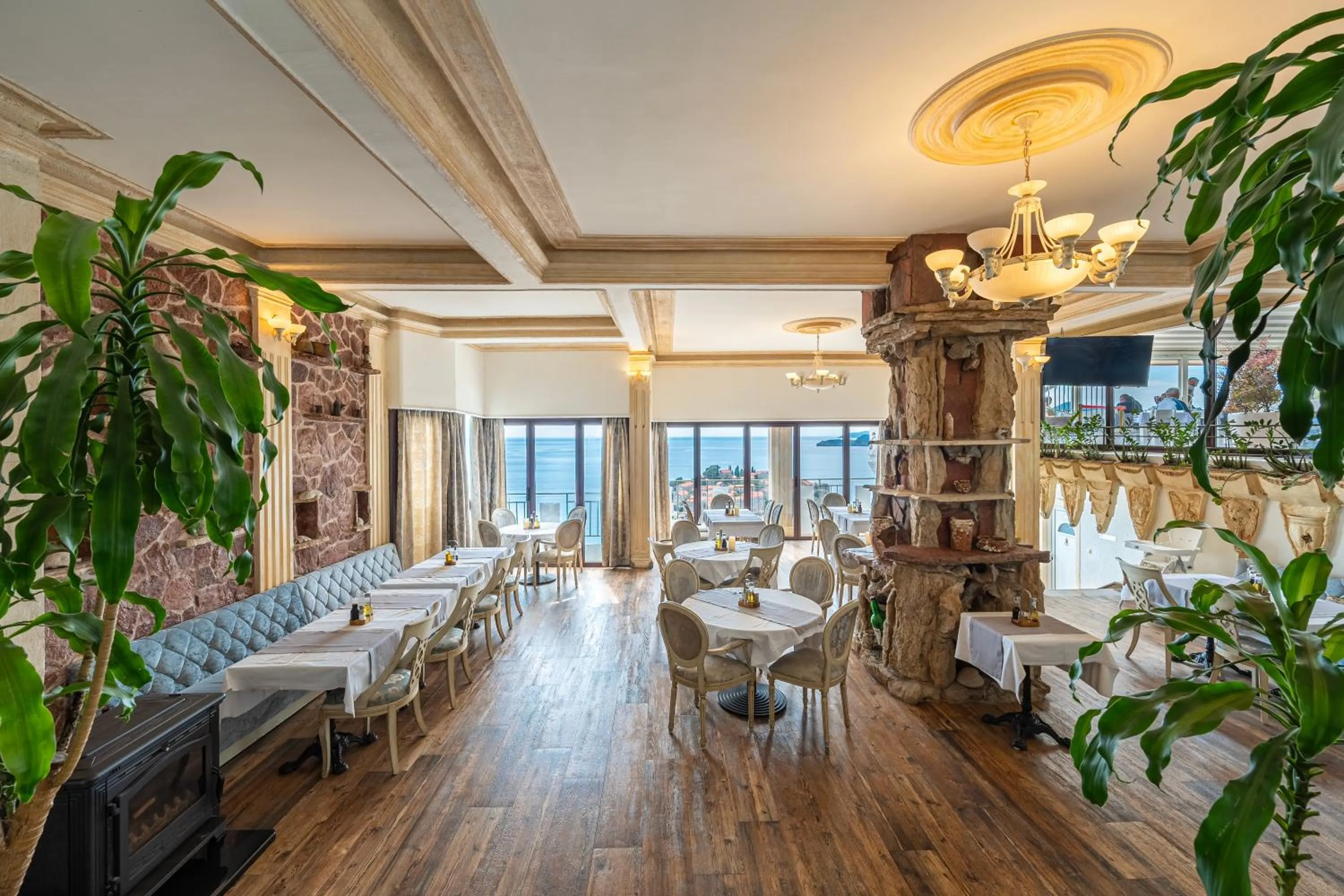 Restaurant/places to eat in Hotel Adrović