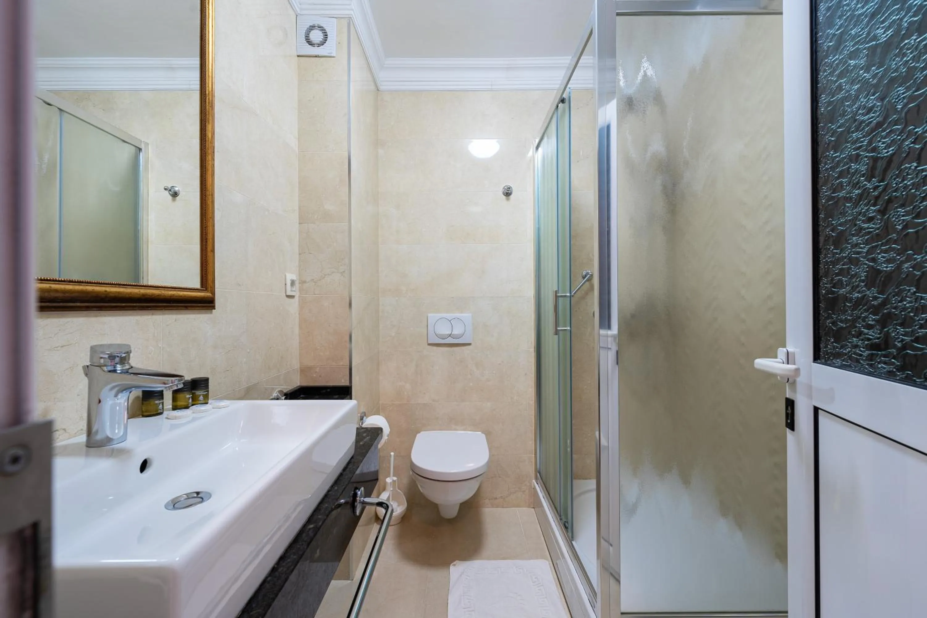 Shower in Hotel Adrović