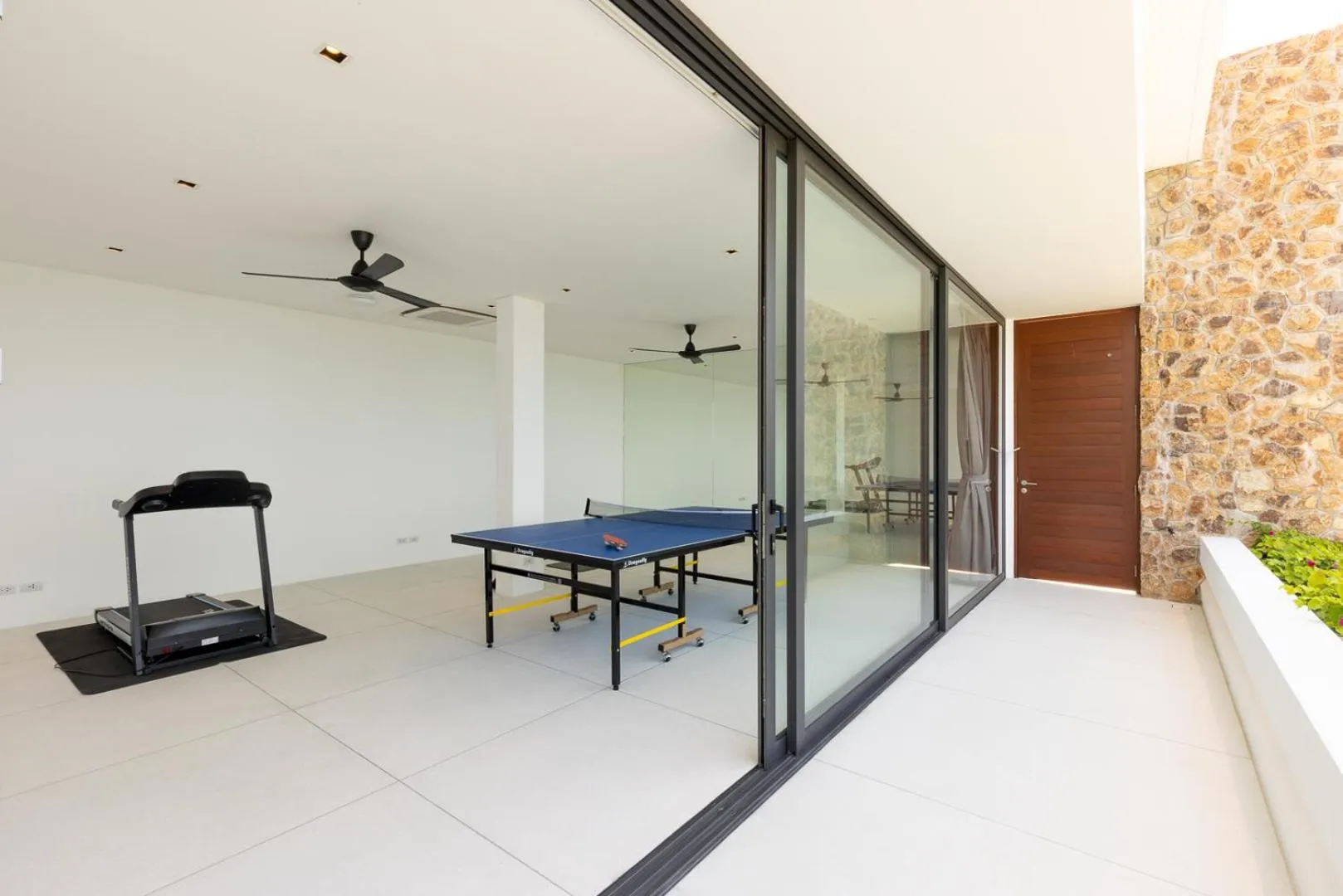 Table tennis in Villa Blue View Luxe