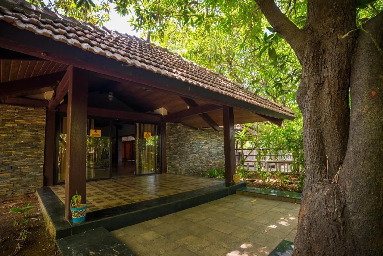 Facade/entrance in Malhar Machi Mountain Resorts