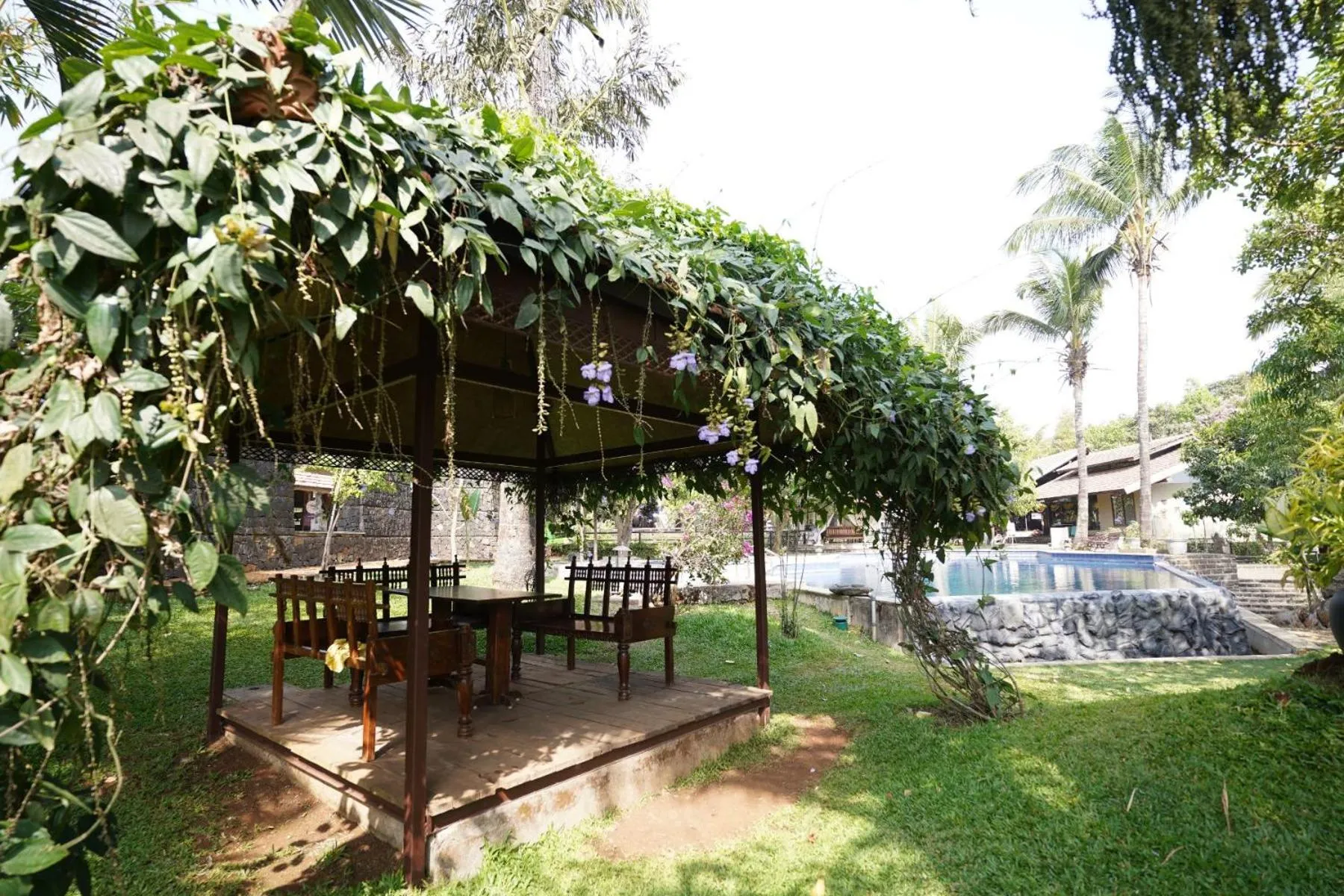 Seating area in Malhar Machi Mountain Resorts