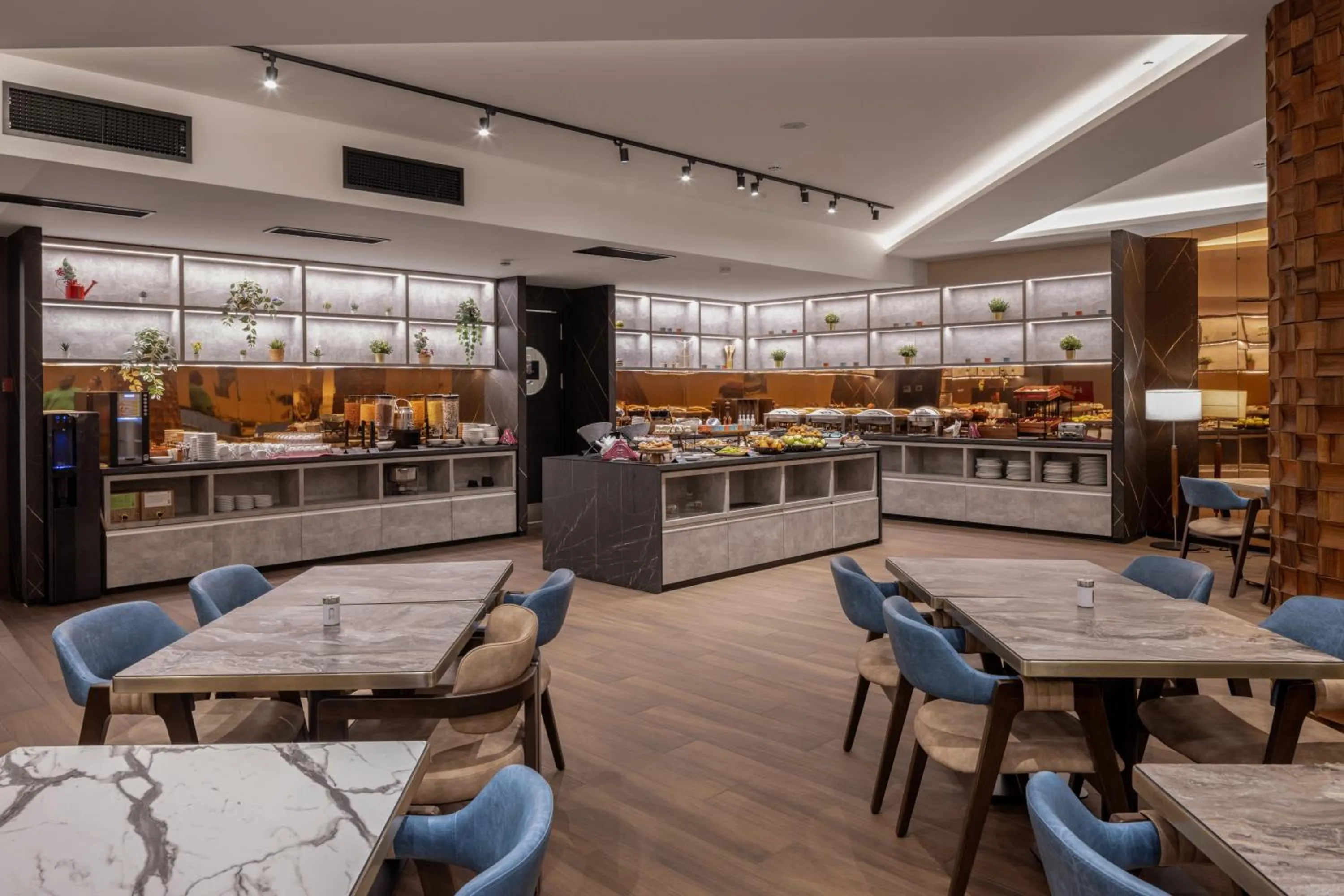 Restaurant/places to eat in Nobel Design Hotel