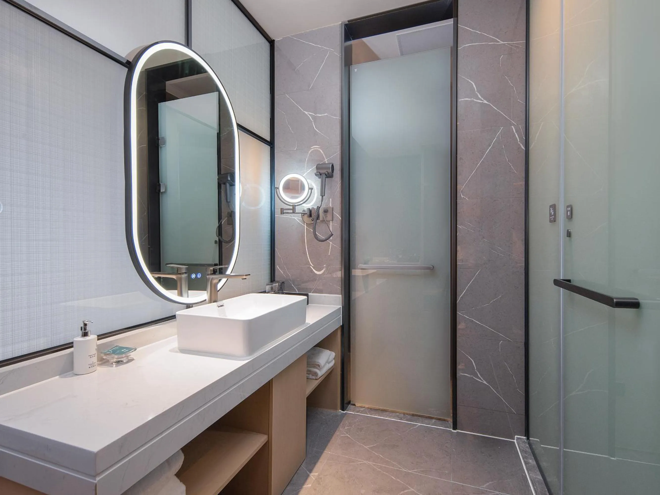 Shower in 丽怡酒店 台山东门店 Country Inn & Suites by Radisson - Taishan East Branch