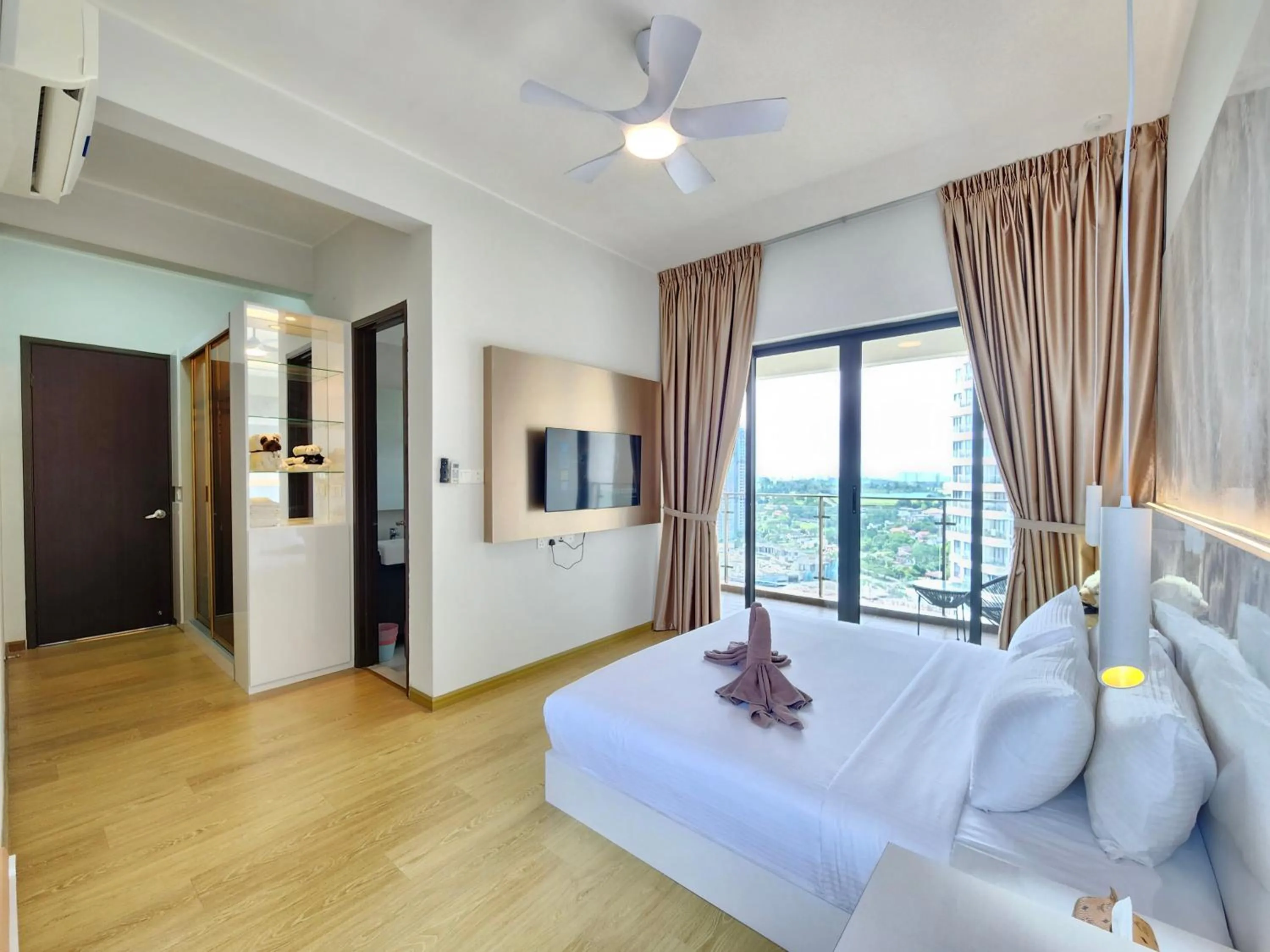 Bed in Country Garden Danga Bay InStyle Sea View Homestay Suite by NEO