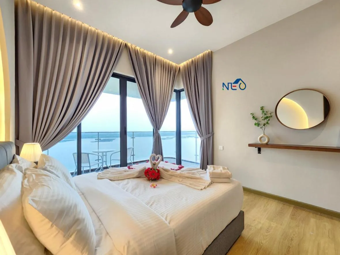 Bed in Country Garden Danga Bay InStyle Sea View Homestay Suite by NEO