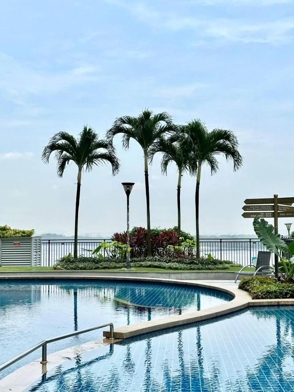 Swimming pool in Country Garden Danga Bay InStyle Sea View Homestay Suite by NEO