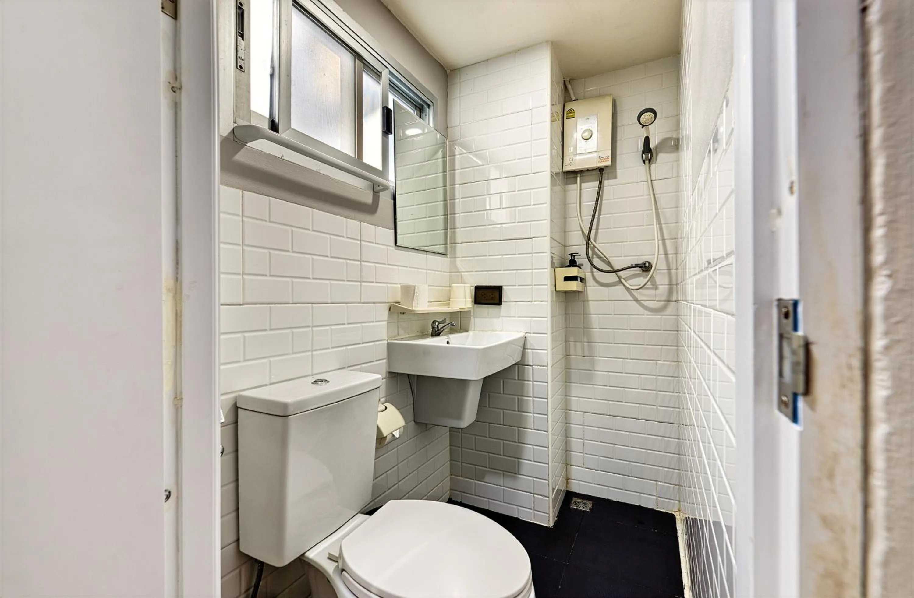 Bathroom in Bangkok Watergate Townhouse 曼谷中心水門家