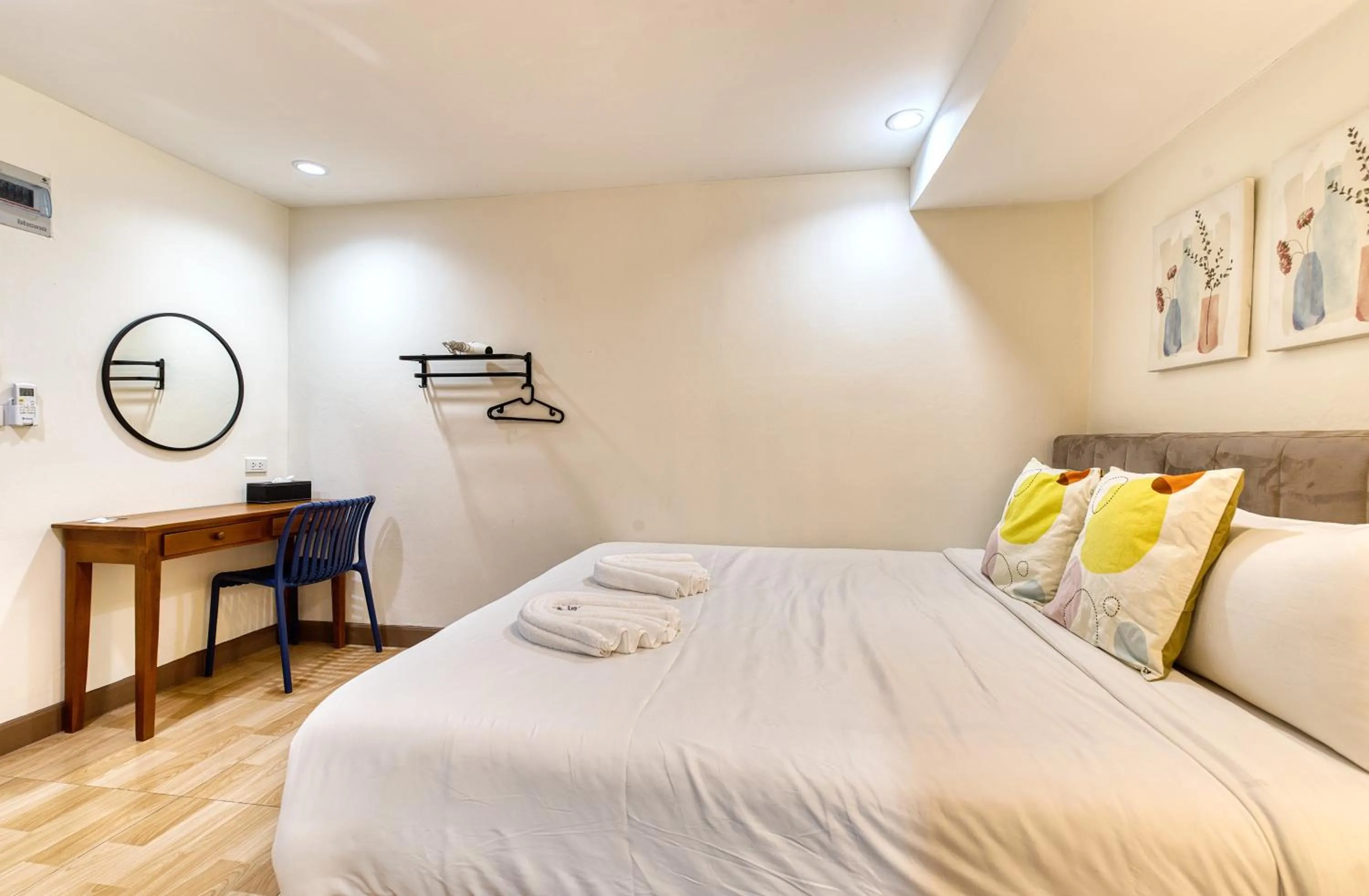 Bed in Bangkok Watergate Townhouse 曼谷中心水門家