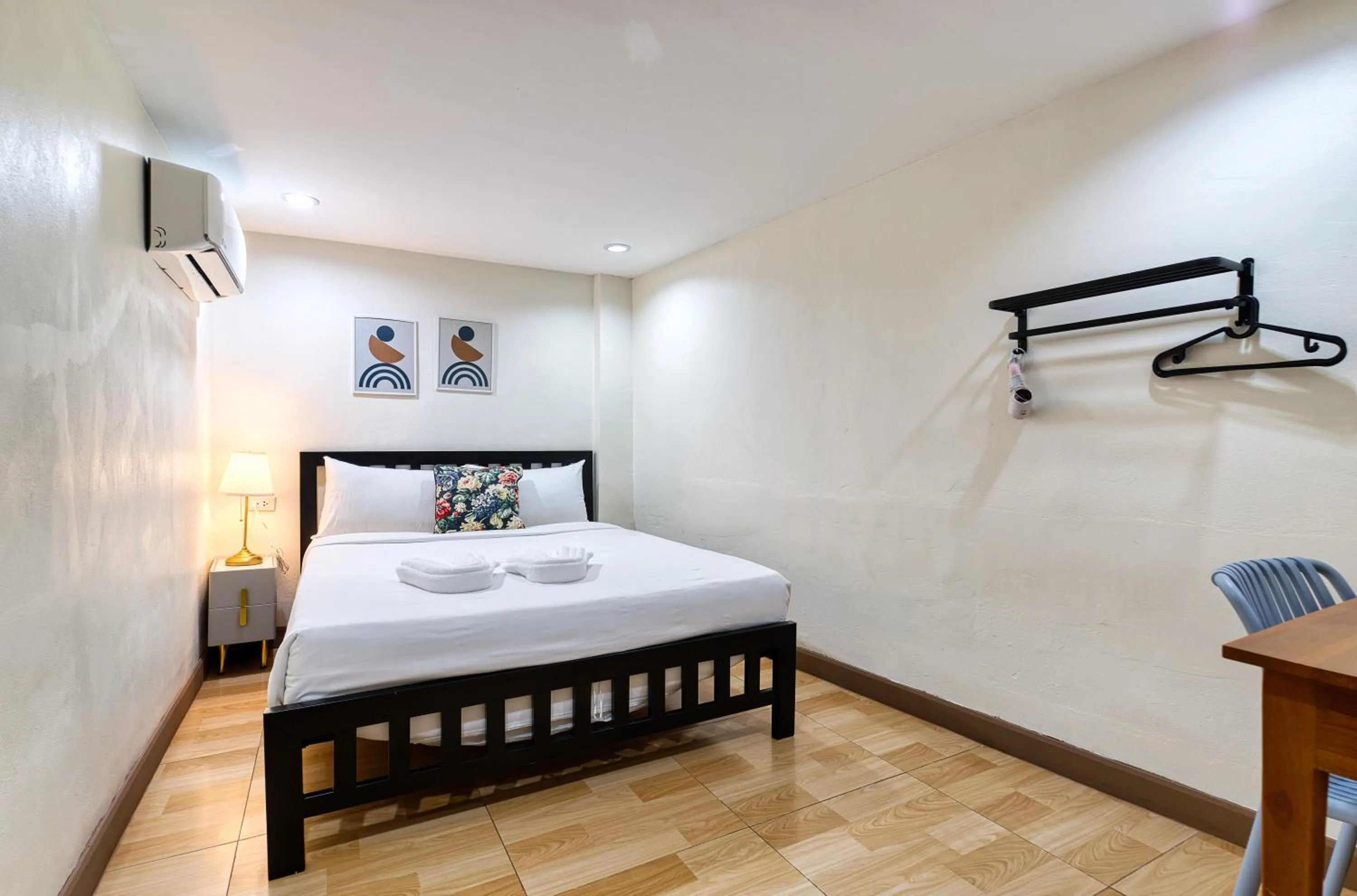 Bed in Bangkok Watergate Townhouse 曼谷中心水門家