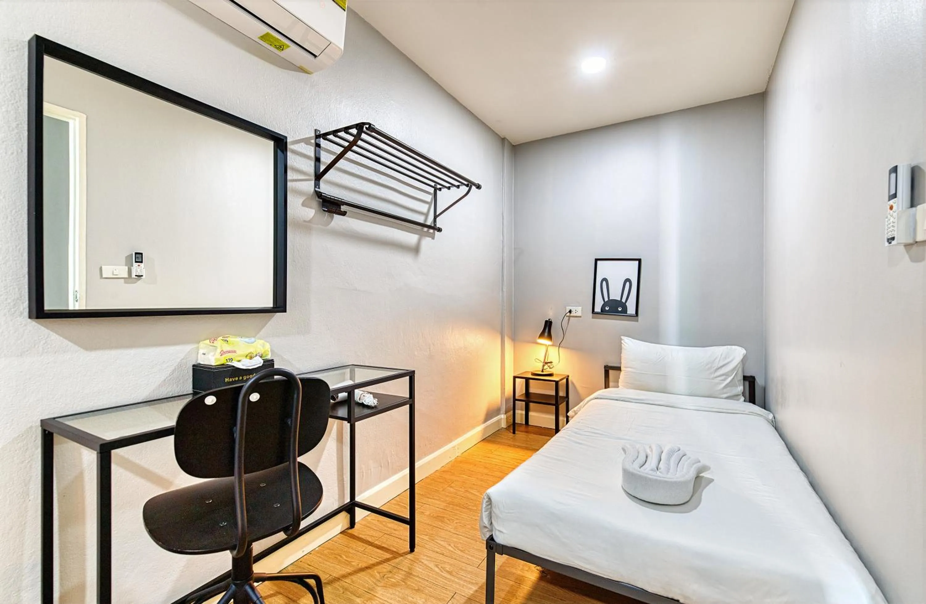 Bedroom, Bed in Bangkok Watergate Townhouse 曼谷中心水門家