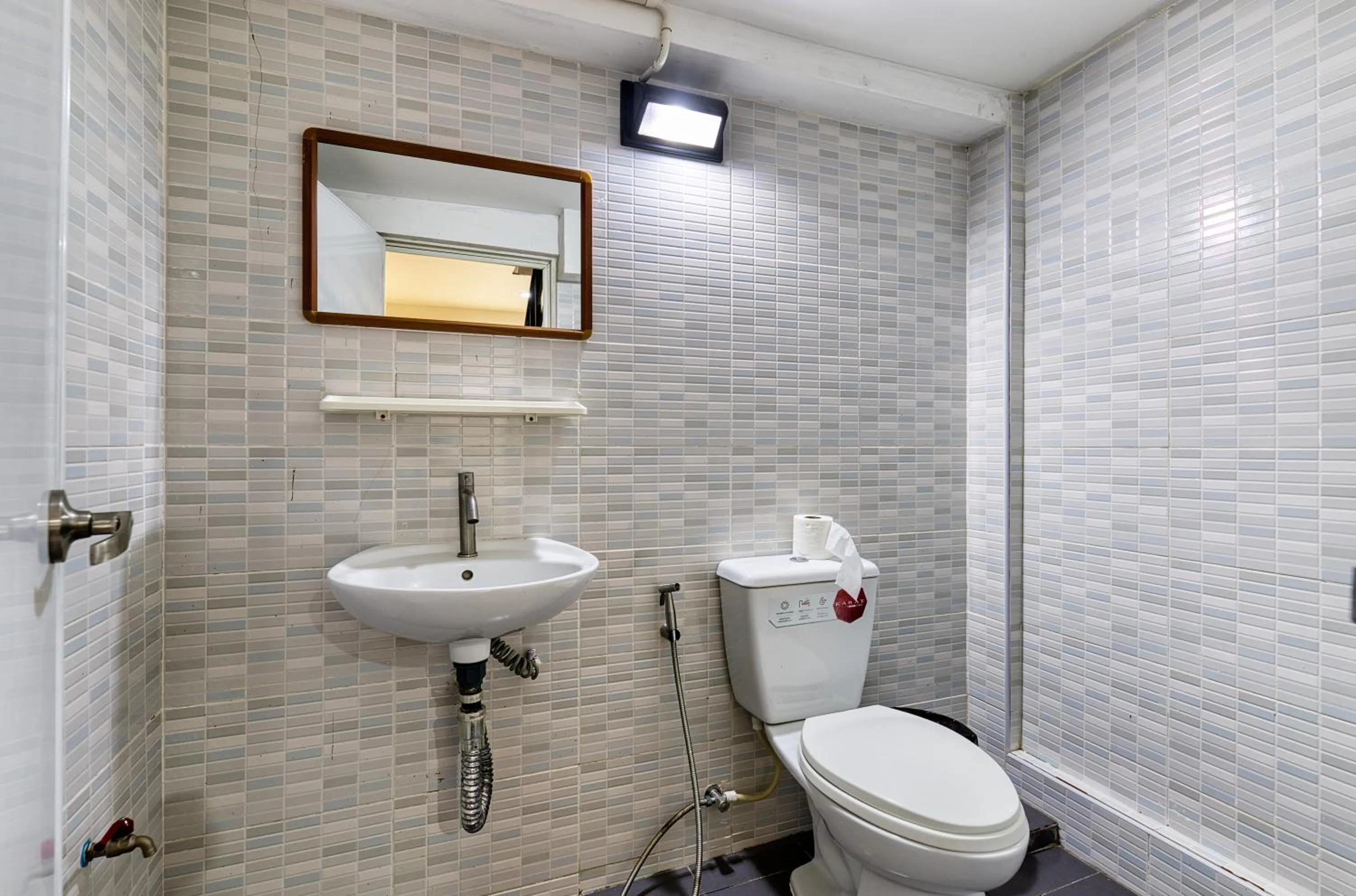 Toilet in Bangkok Watergate Townhouse 曼谷中心水門家