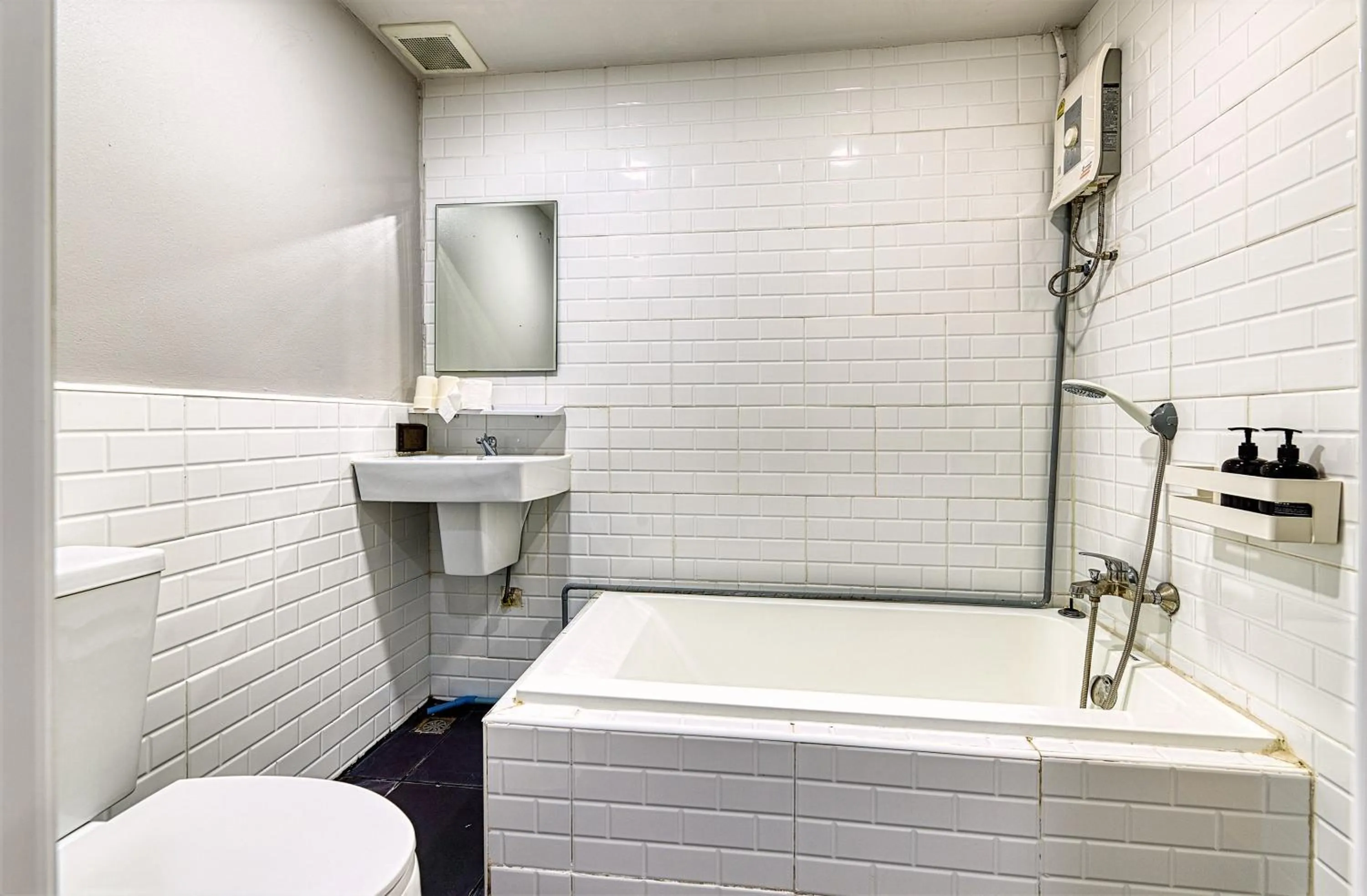 Bathroom in Bangkok Watergate Townhouse 曼谷中心水門家