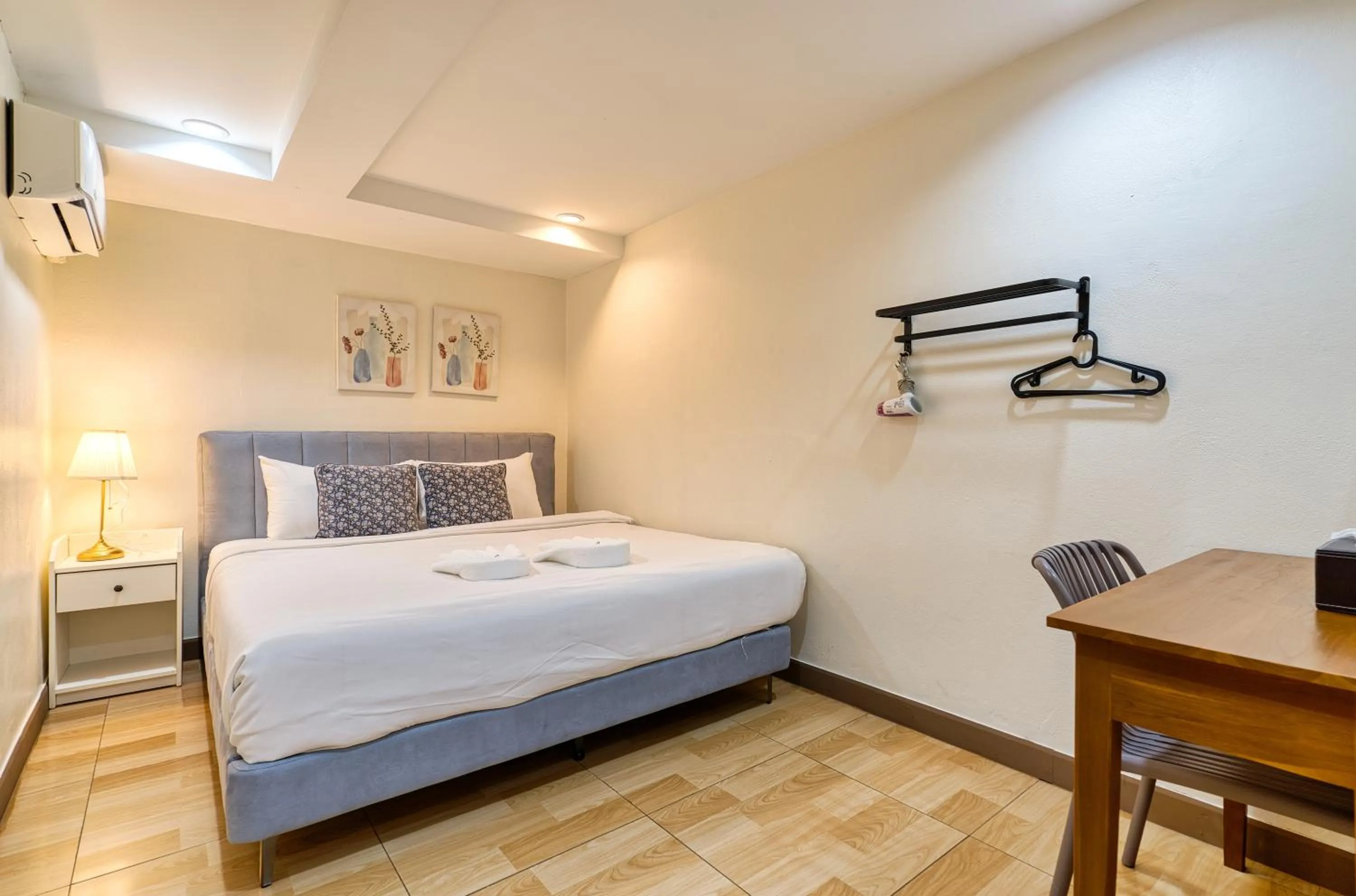 Bed in Bangkok Watergate Townhouse 曼谷中心水門家