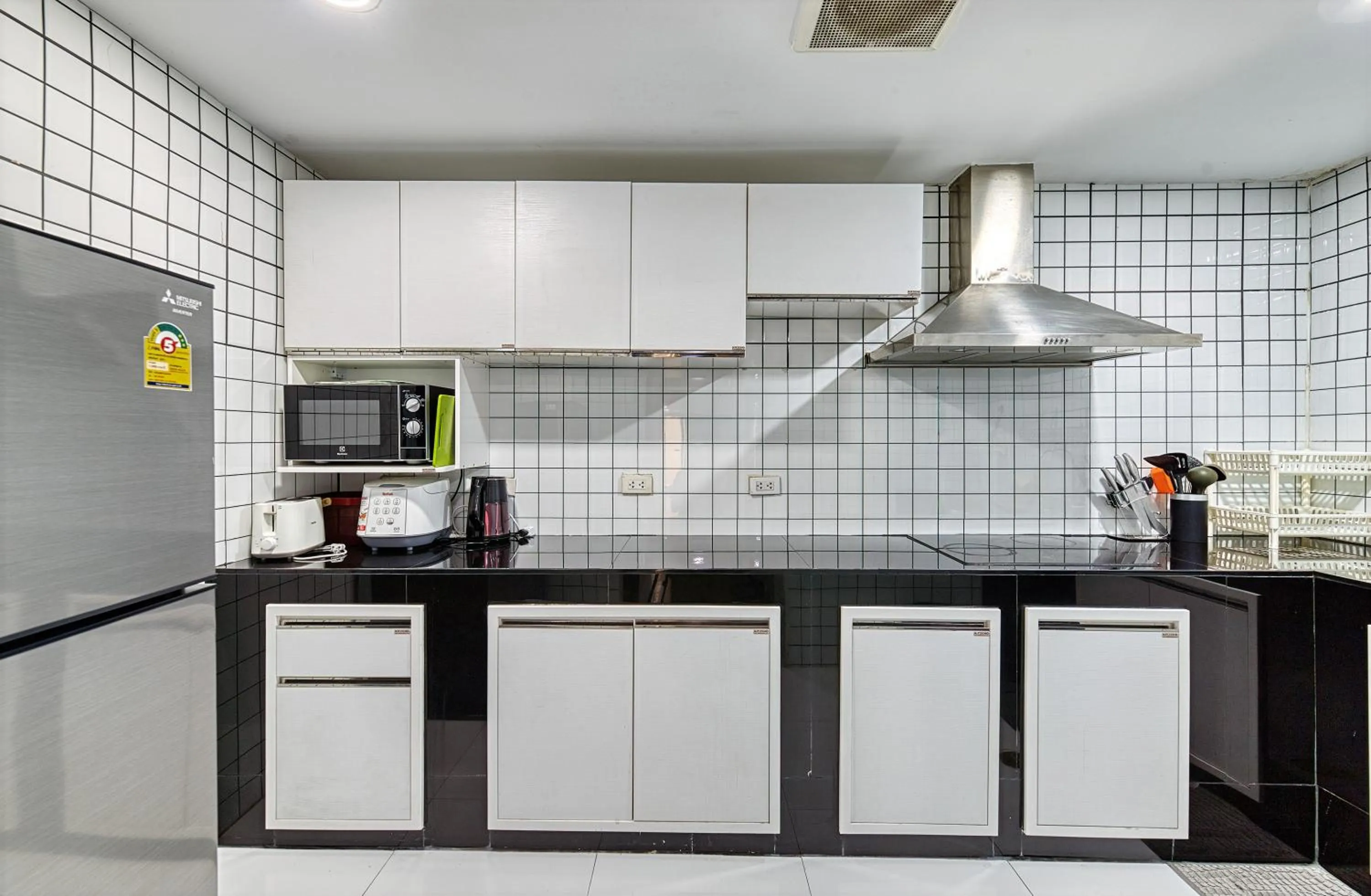 Kitchen or kitchenette in Bangkok Watergate Townhouse 曼谷中心水門家