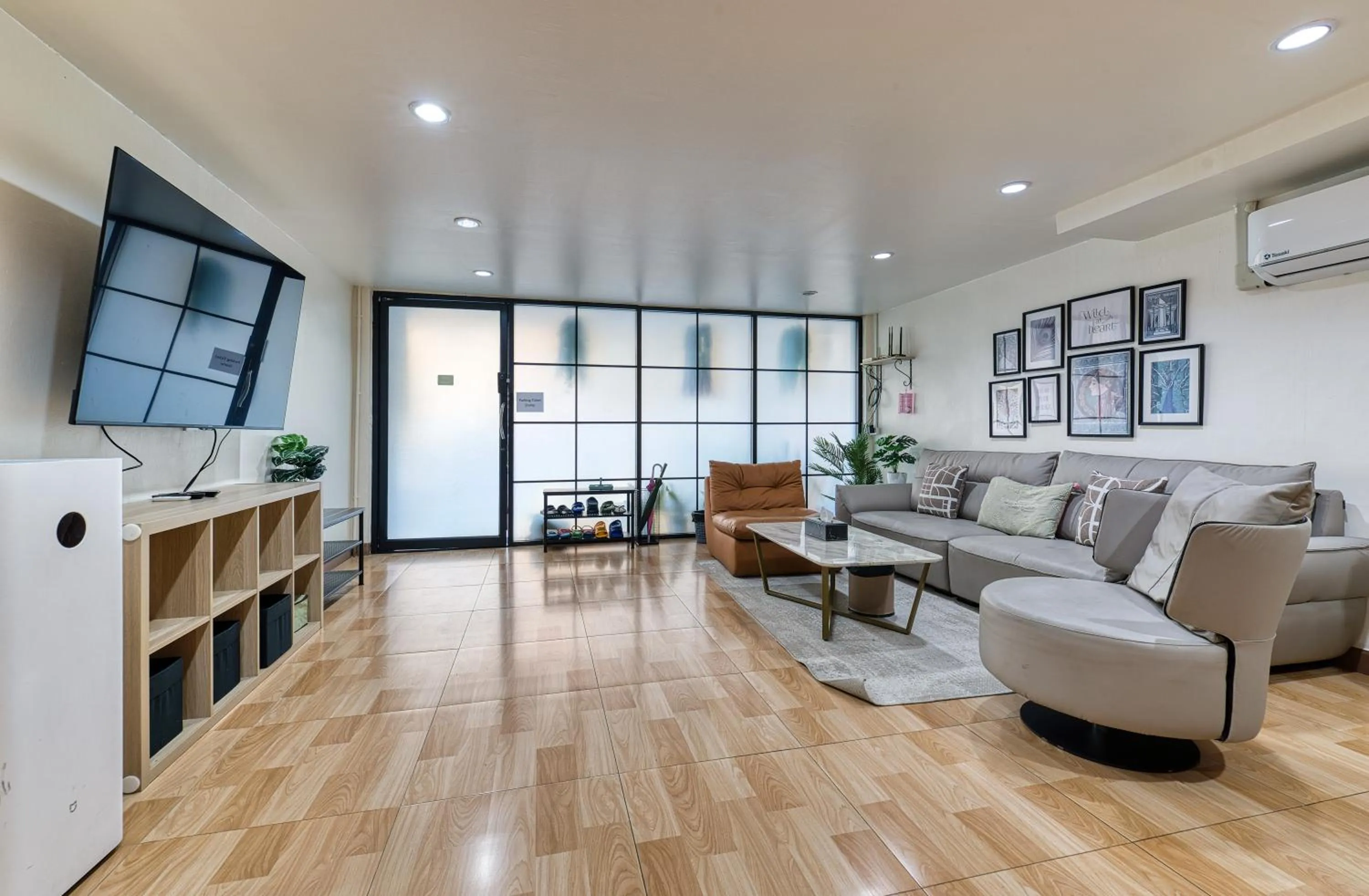 TV and multimedia in Bangkok Watergate Townhouse 曼谷中心水門家