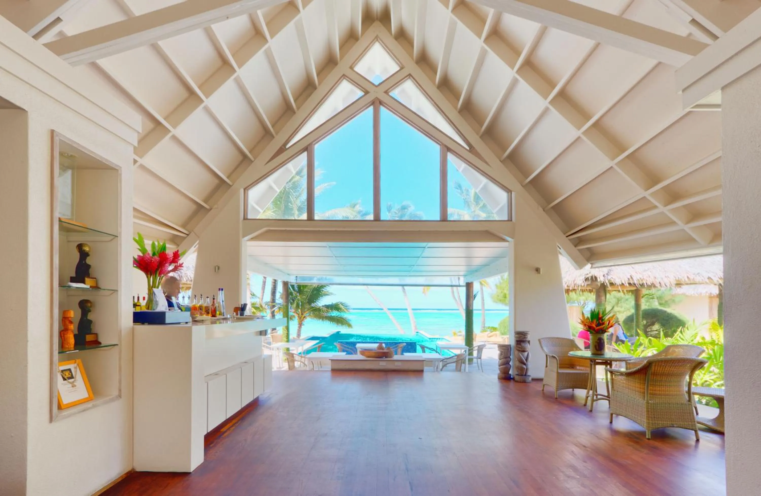 Lounge or bar in Little Polynesian Resort