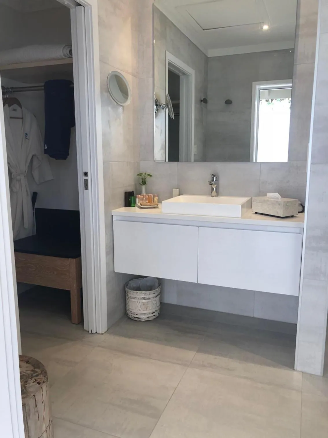 Bathroom in Little Polynesian Resort