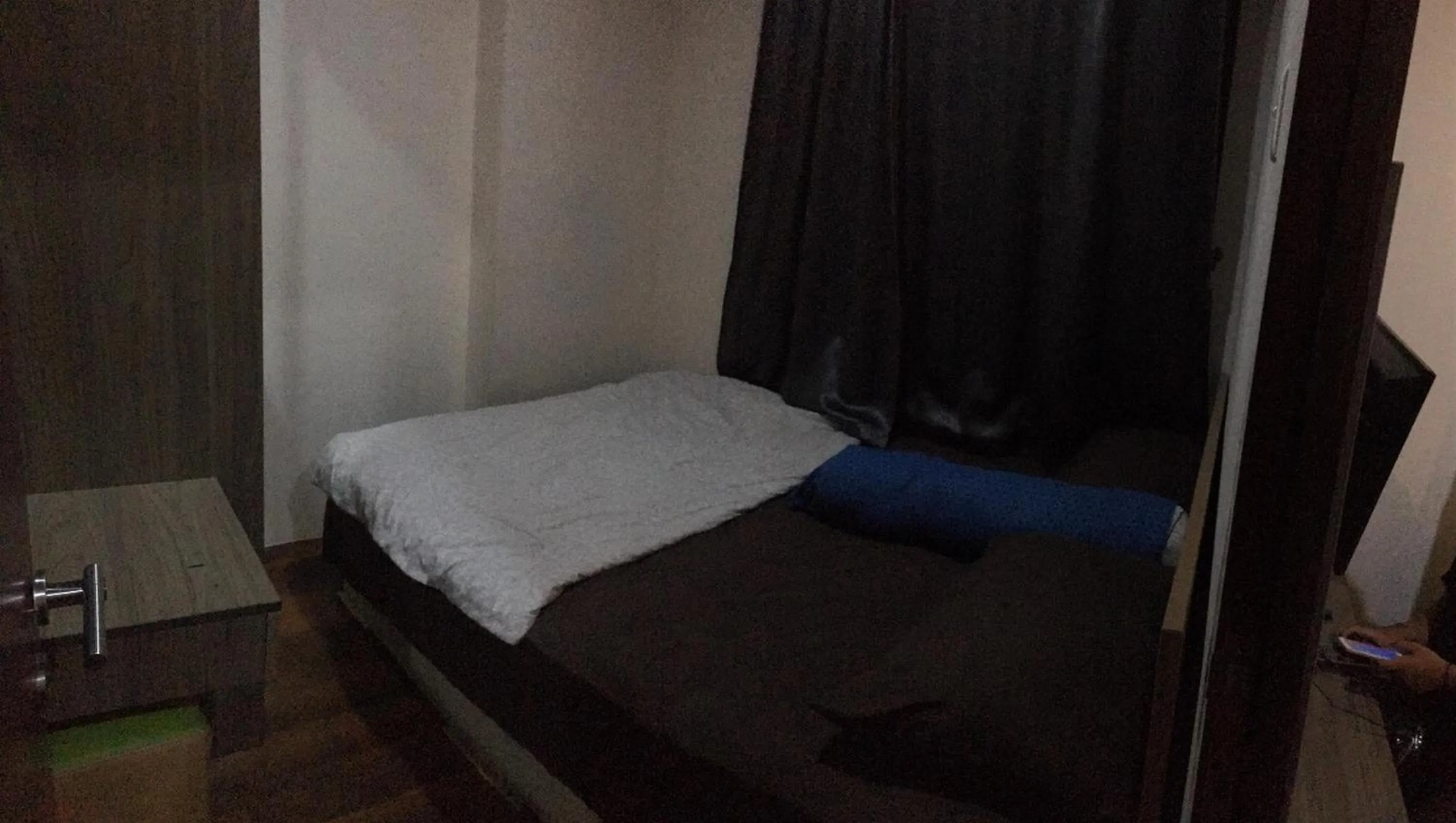 Bedroom, Bed in RedLiving Apartemen Tamansari Panoramic - Anwar Rental