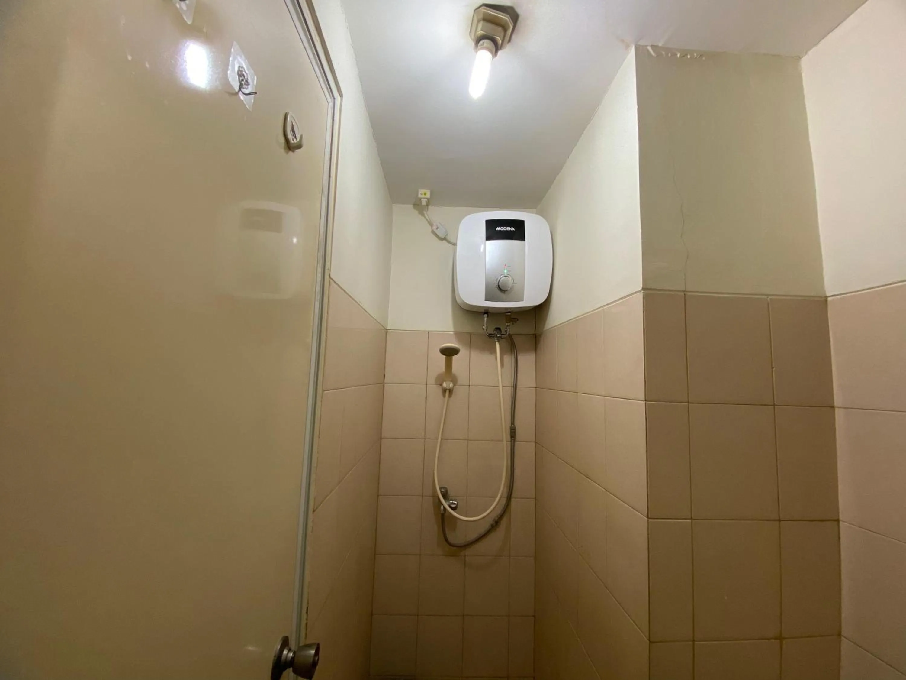 Bathroom in RedLiving Apartemen Tamansari Panoramic - Anwar Rental