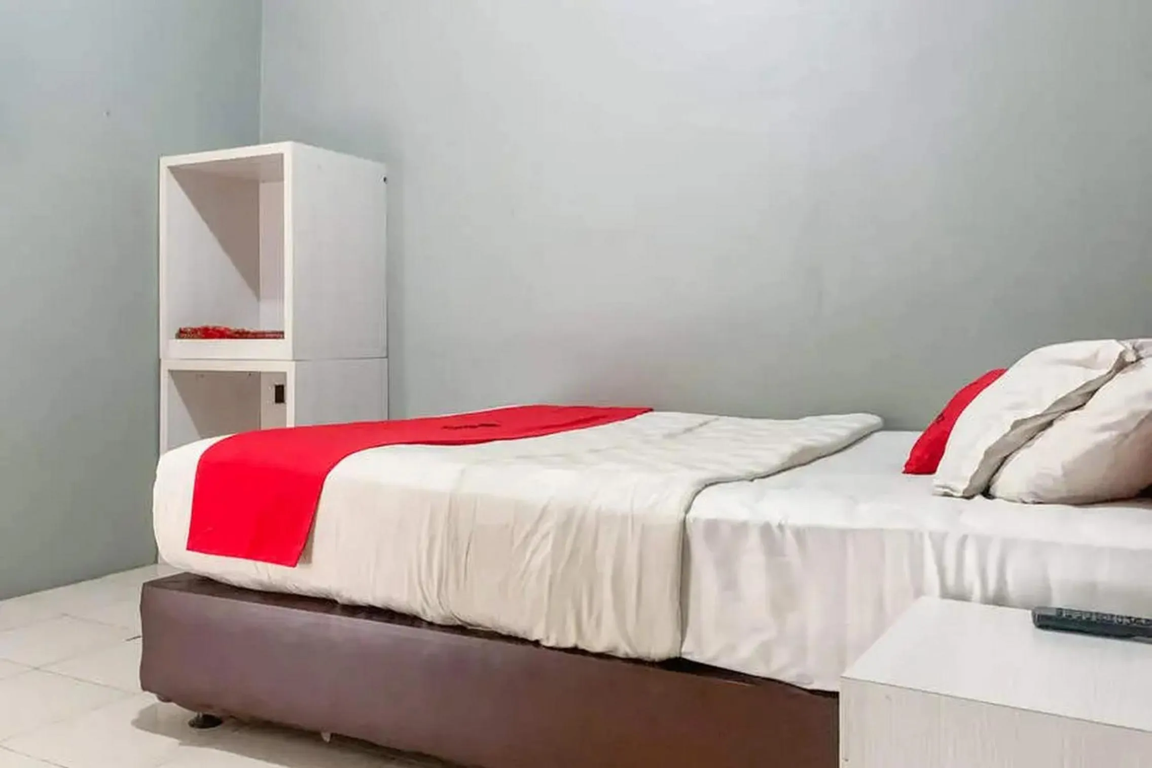 Bedroom, Bed in RedDoorz at Jalan Sei Batang Hari Medan