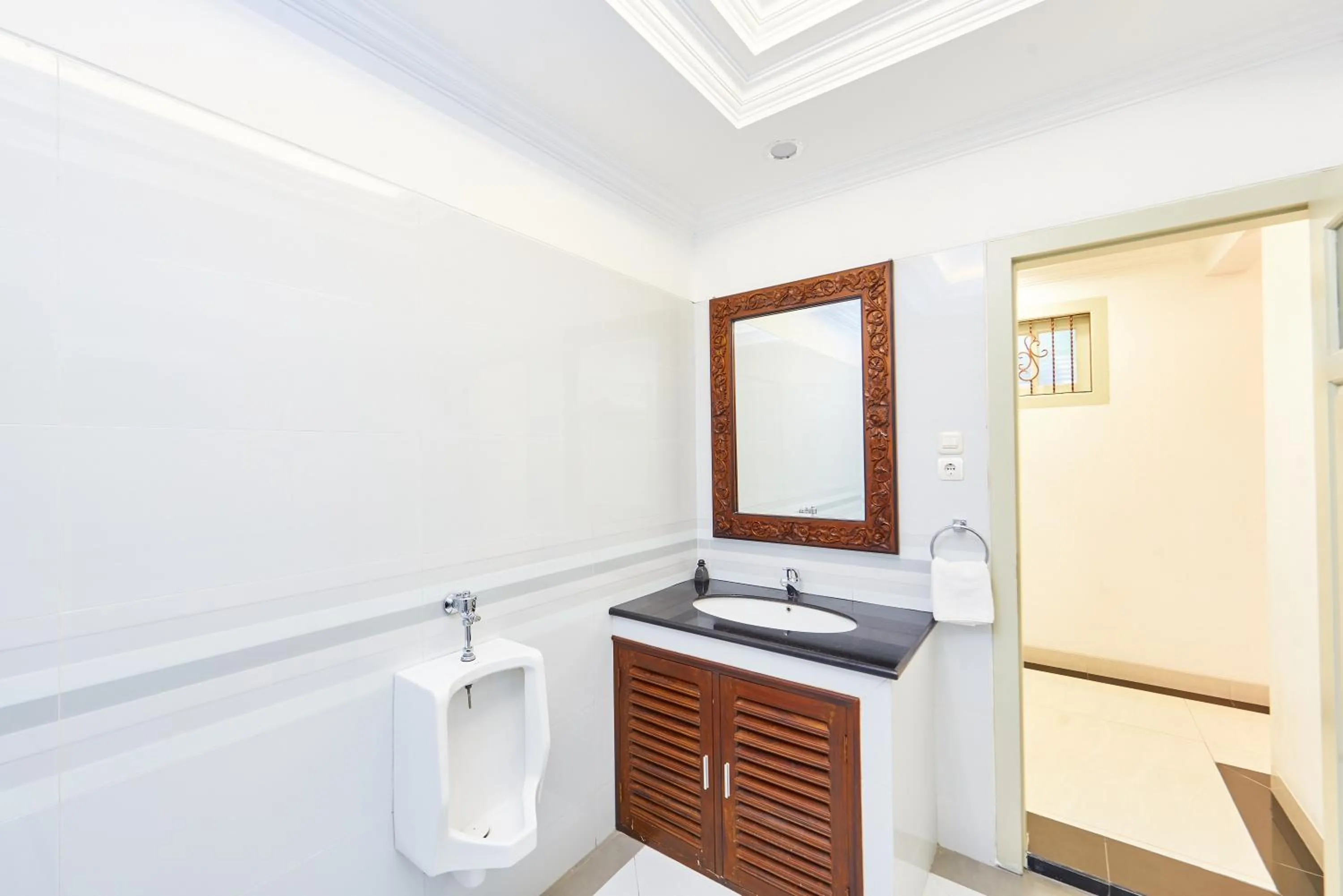 Bathroom in Tirtodipuran Hotel by Natts Hospitality Indonesia
