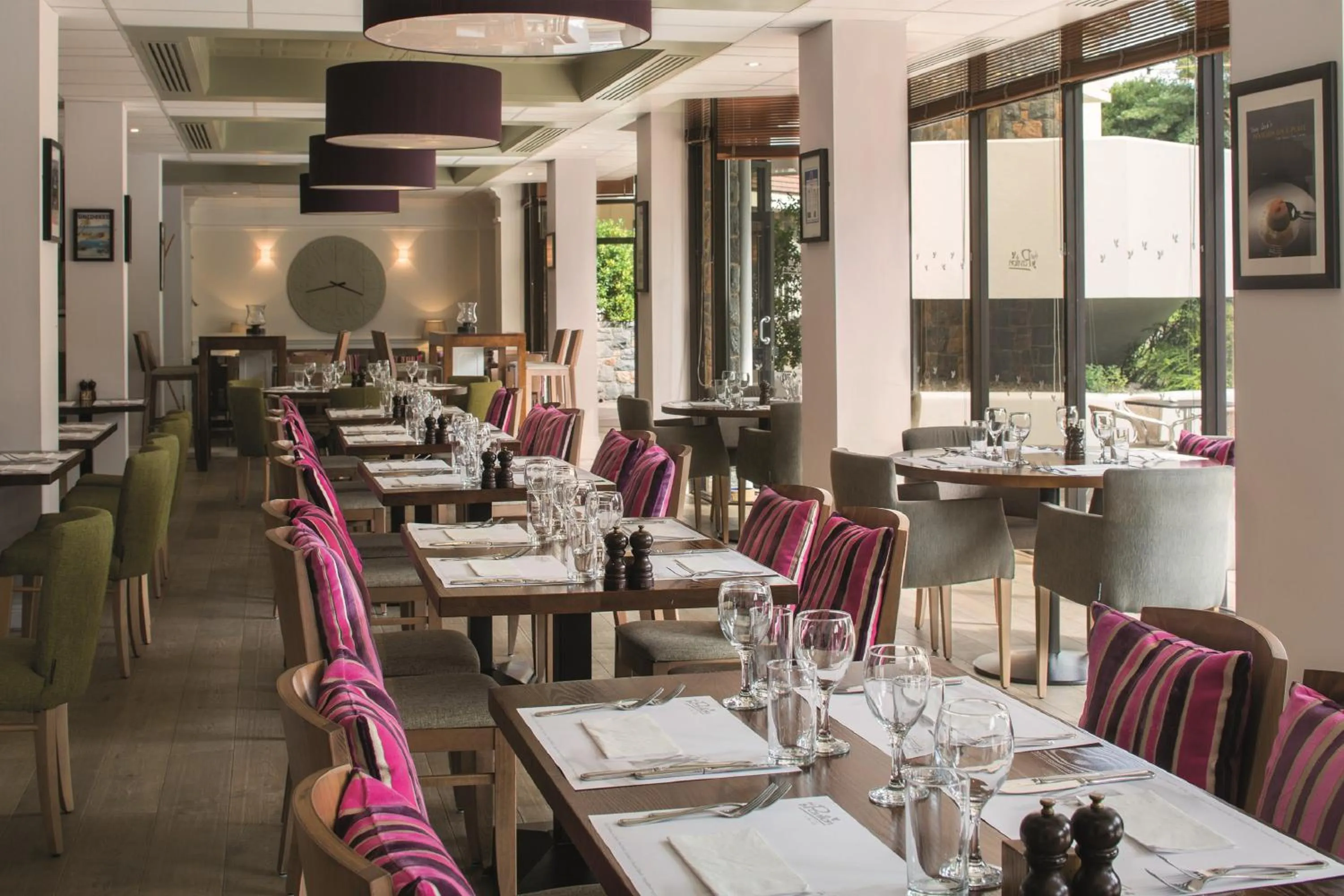 Restaurant/places to eat in St. Pierre Park Hotel & Golf