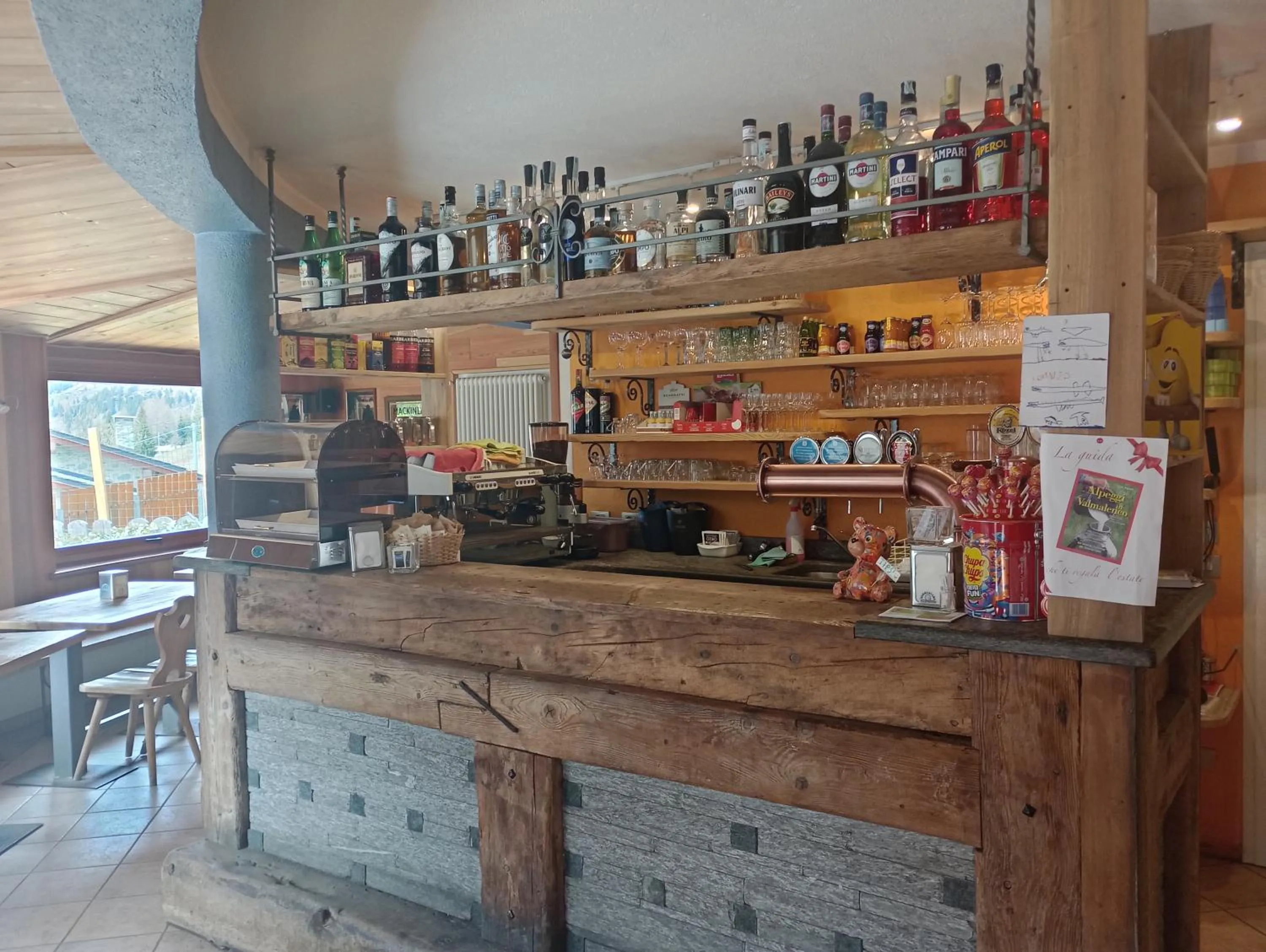 Lounge or bar in Sasso Nero