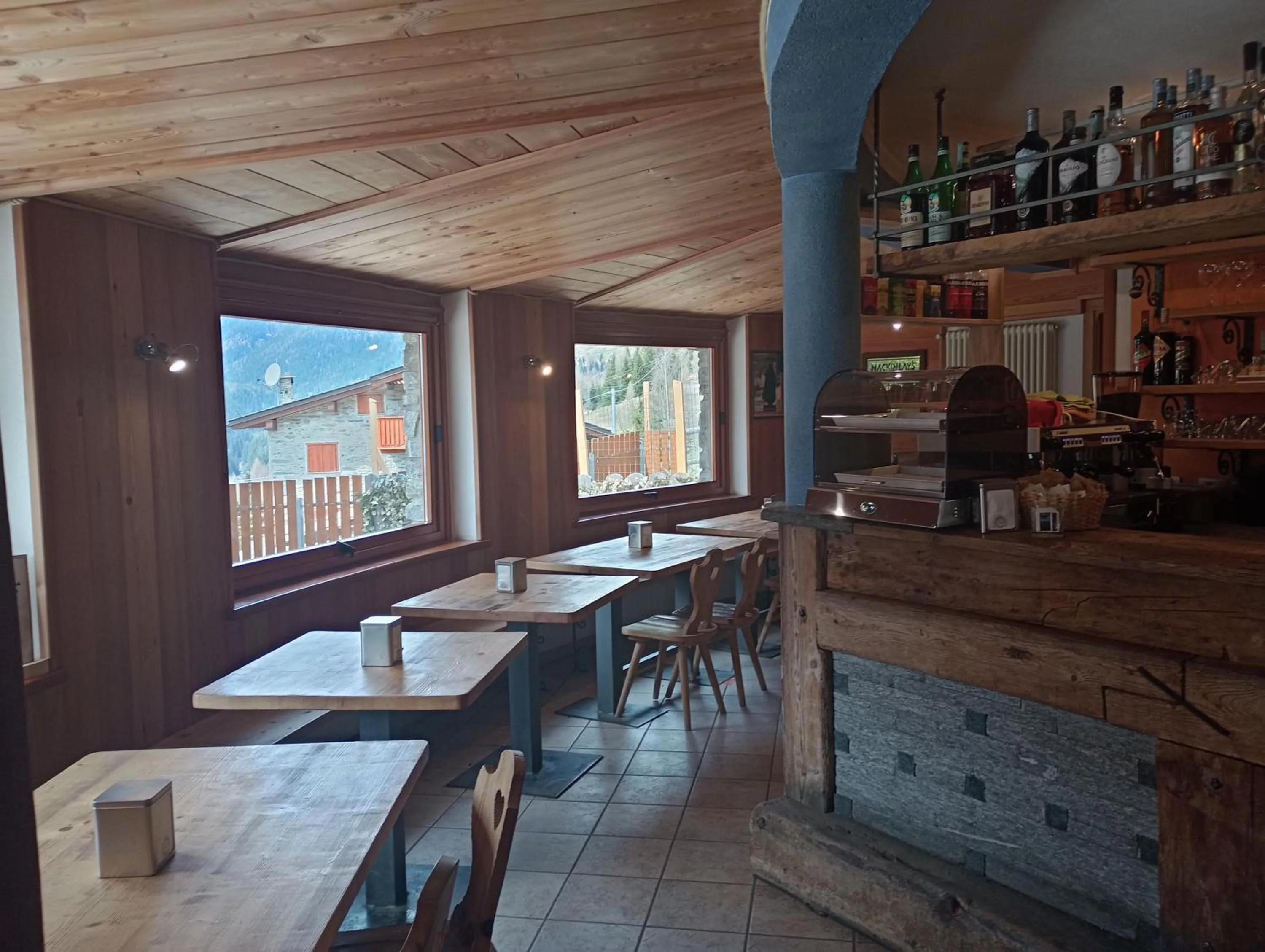 Lounge or bar in Sasso Nero