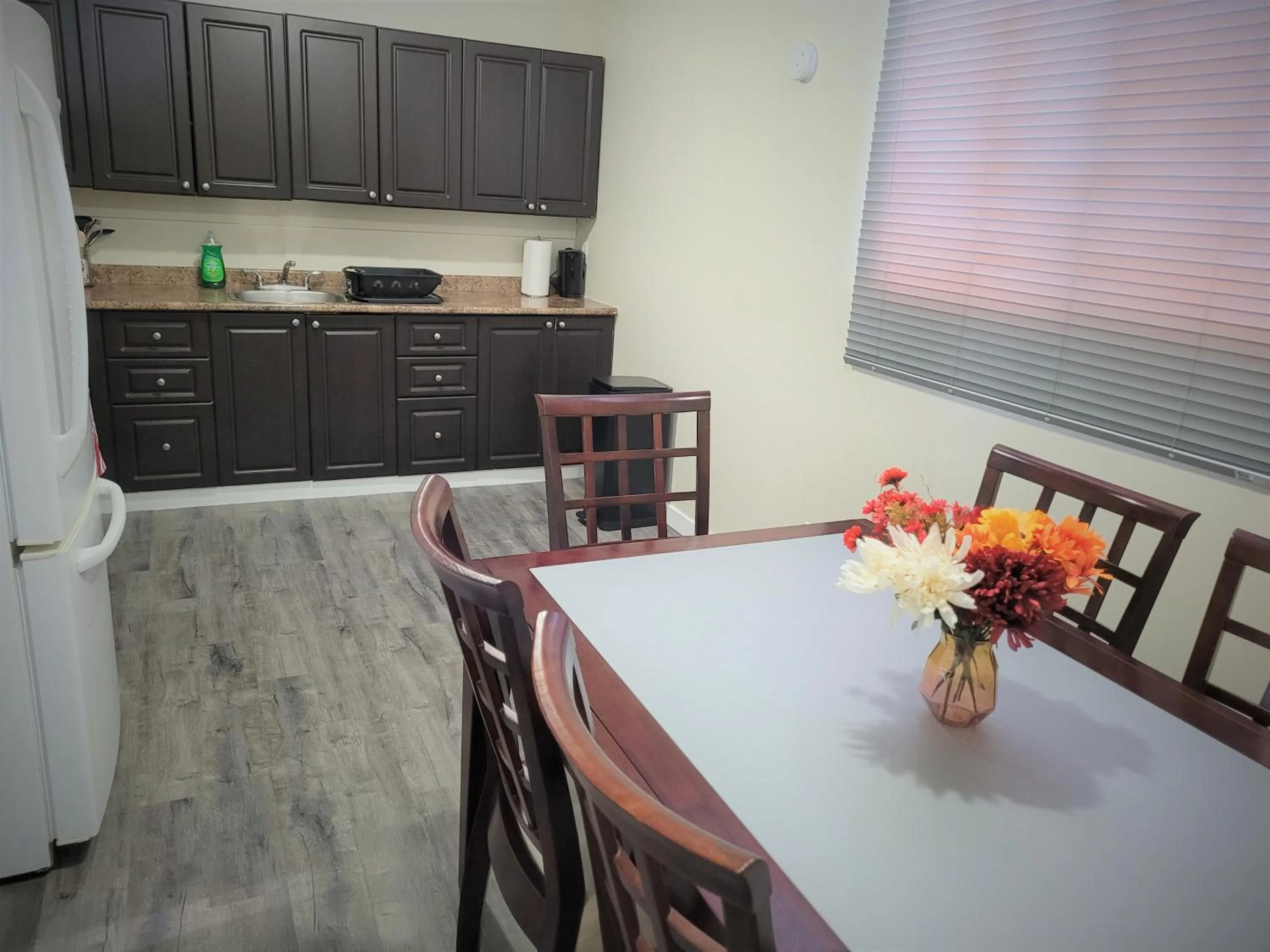 Kitchen or kitchenette in Cozy 4 bedroom townhouse - peaceful feel of home