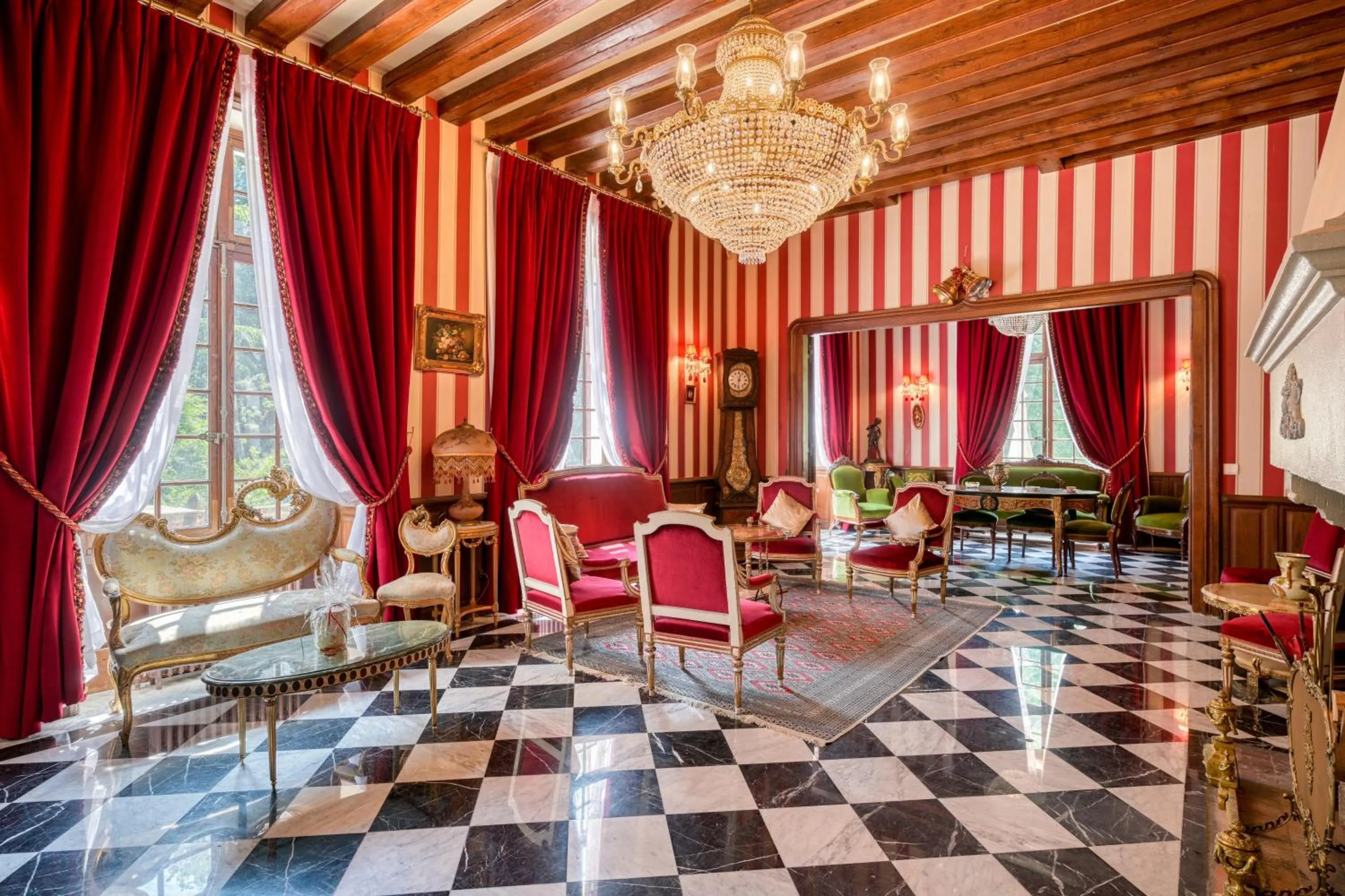 Breakfast in Le Petit Château de Barbizon au Bois du Mée