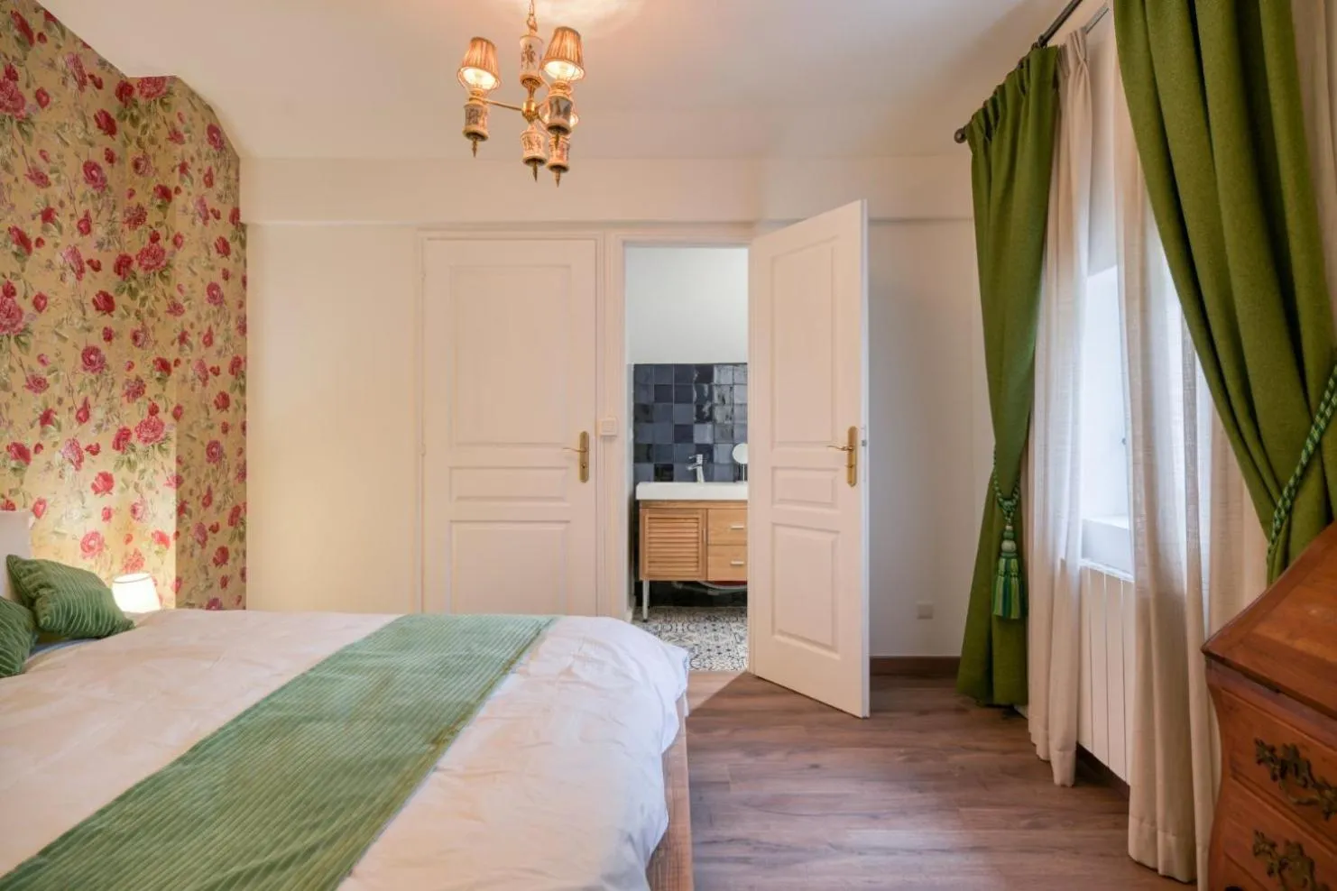 Bed in Le Petit Château de Barbizon au Bois du Mée