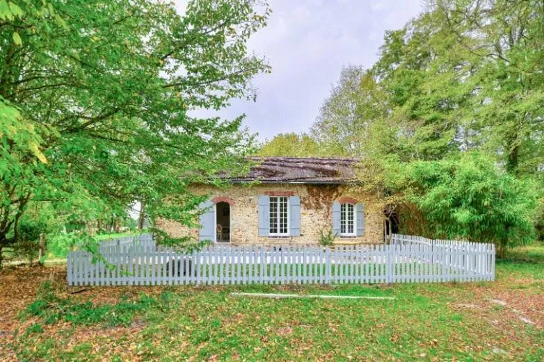 Le Petit Château de Barbizon au Bois du Mée