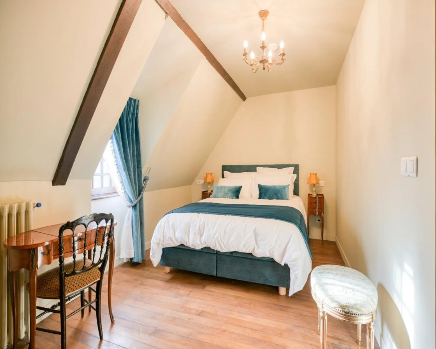 Bed in Le Petit Château de Barbizon au Bois du Mée